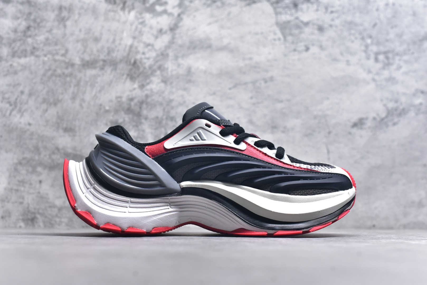 图片[3]-#AD XLG MTW系列 舒适百搭防滑耐磨低帮跑步鞋老爹鞋JR6392鞋面采用贯穿式银条 完整的线条流畅度带来充分的视觉享受 鞋舌若隐若现的LOGO充满神秘感 夸张的鞋后跟幅度设计 线条感延伸至后跟标志三条杆彰显adidas调性 中底采用LIGHT STRIKE科技 在满足穿搭属性的同时提供舒适的脚感 完整的流线型设计语言 从鞋面贯穿到鞋底以及鞋花纹路 颜值与实力兼具 秀场与日常皆融 未来已来 让我们继续期待 实拍调校N版已经零色差零失真 百分百还原实物色彩所见即所得 不存在货不对板色差等低级问题 选购参考实物拍摄 不混卖不参货 只用心做好货严格选品 承诺混一赔十 尺码：36 36.5 37.5 38 38.5 39 40 40.5 41 42 42.5 43 44 44.5 45-选品中心