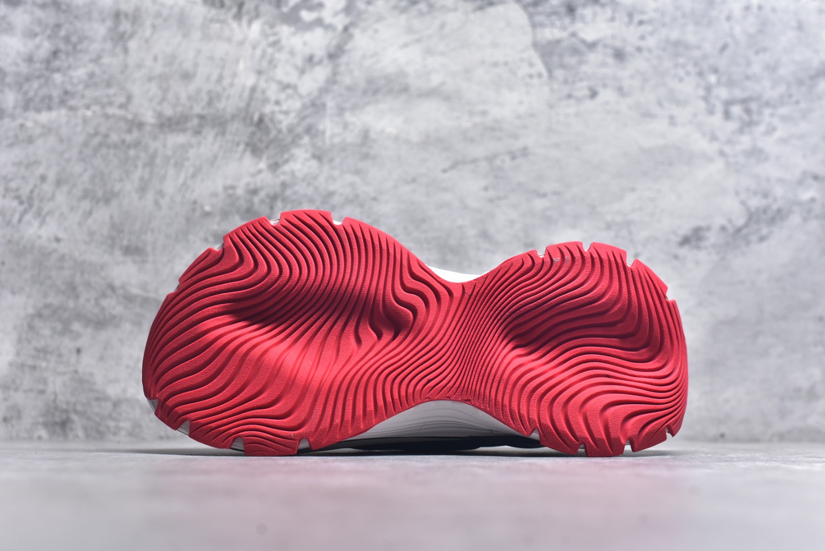 图片[6]-#AD XLG MTW系列 舒适百搭防滑耐磨低帮跑步鞋老爹鞋JR6392鞋面采用贯穿式银条 完整的线条流畅度带来充分的视觉享受 鞋舌若隐若现的LOGO充满神秘感 夸张的鞋后跟幅度设计 线条感延伸至后跟标志三条杆彰显adidas调性 中底采用LIGHT STRIKE科技 在满足穿搭属性的同时提供舒适的脚感 完整的流线型设计语言 从鞋面贯穿到鞋底以及鞋花纹路 颜值与实力兼具 秀场与日常皆融 未来已来 让我们继续期待 实拍调校N版已经零色差零失真 百分百还原实物色彩所见即所得 不存在货不对板色差等低级问题 选购参考实物拍摄 不混卖不参货 只用心做好货严格选品 承诺混一赔十 尺码：36 36.5 37.5 38 38.5 39 40 40.5 41 42 42.5 43 44 44.5 45-选品中心