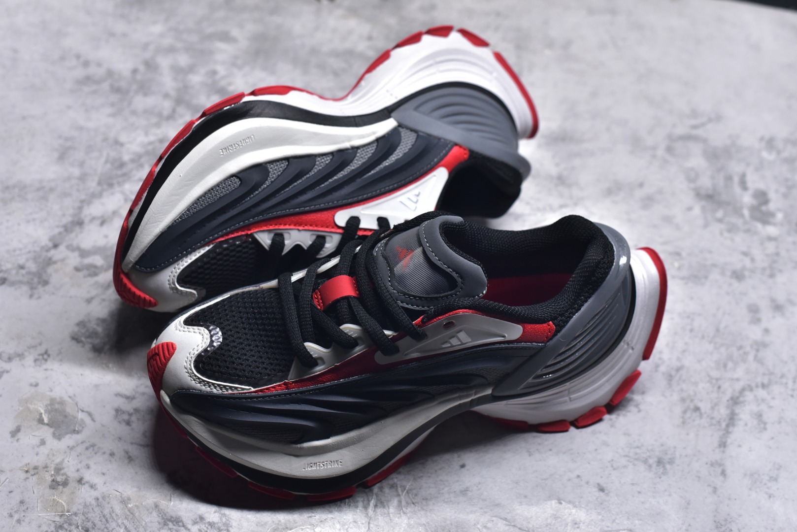 图片[7]-#AD XLG MTW系列 舒适百搭防滑耐磨低帮跑步鞋老爹鞋JR6392鞋面采用贯穿式银条 完整的线条流畅度带来充分的视觉享受 鞋舌若隐若现的LOGO充满神秘感 夸张的鞋后跟幅度设计 线条感延伸至后跟标志三条杆彰显adidas调性 中底采用LIGHT STRIKE科技 在满足穿搭属性的同时提供舒适的脚感 完整的流线型设计语言 从鞋面贯穿到鞋底以及鞋花纹路 颜值与实力兼具 秀场与日常皆融 未来已来 让我们继续期待 实拍调校N版已经零色差零失真 百分百还原实物色彩所见即所得 不存在货不对板色差等低级问题 选购参考实物拍摄 不混卖不参货 只用心做好货严格选品 承诺混一赔十 尺码：36 36.5 37.5 38 38.5 39 40 40.5 41 42 42.5 43 44 44.5 45-选品中心