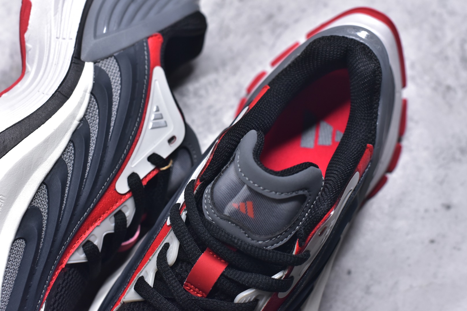 图片[9]-#AD XLG MTW系列 舒适百搭防滑耐磨低帮跑步鞋老爹鞋JR6392鞋面采用贯穿式银条 完整的线条流畅度带来充分的视觉享受 鞋舌若隐若现的LOGO充满神秘感 夸张的鞋后跟幅度设计 线条感延伸至后跟标志三条杆彰显adidas调性 中底采用LIGHT STRIKE科技 在满足穿搭属性的同时提供舒适的脚感 完整的流线型设计语言 从鞋面贯穿到鞋底以及鞋花纹路 颜值与实力兼具 秀场与日常皆融 未来已来 让我们继续期待 实拍调校N版已经零色差零失真 百分百还原实物色彩所见即所得 不存在货不对板色差等低级问题 选购参考实物拍摄 不混卖不参货 只用心做好货严格选品 承诺混一赔十 尺码：36 36.5 37.5 38 38.5 39 40 40.5 41 42 42.5 43 44 44.5 45-选品中心