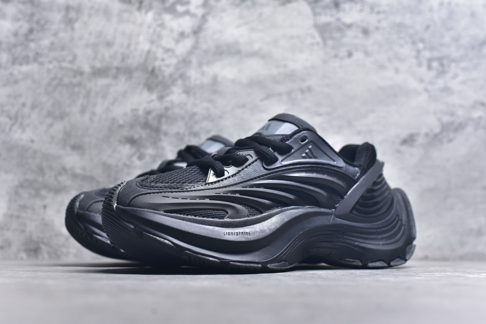 图片[2]-#AD XLG MTW系列 舒适百搭防滑耐磨低帮跑步鞋老爹鞋 JR5383 鞋面采用贯穿式银条 完整的线条流畅度带来充分的视觉享受 鞋舌若隐若现的LOGO充满神秘感 夸张的鞋后跟幅度设计 线条感延伸至后跟标志三条杆彰显adidas调性 中底采用LIGHT STRIKE科技 在满足穿搭属性的同时提供舒适的脚感 完整的流线型设计语言 从鞋面贯穿到鞋底以及鞋花纹路 颜值与实力兼具 秀场与日常皆融 未来已来 让我们继续期待 实拍调校N版已经零色差零失真 百分百还原实物色彩所见即所得 不存在货不对板色差等低级问题 选购参考实物拍摄 不混卖不参货 只用心做好货严格选品 承诺混一赔十 尺码：36 36.5 37.5 38 38.5 39 40 40.5 41 42 42.5 43 44 44.5 45-选品中心