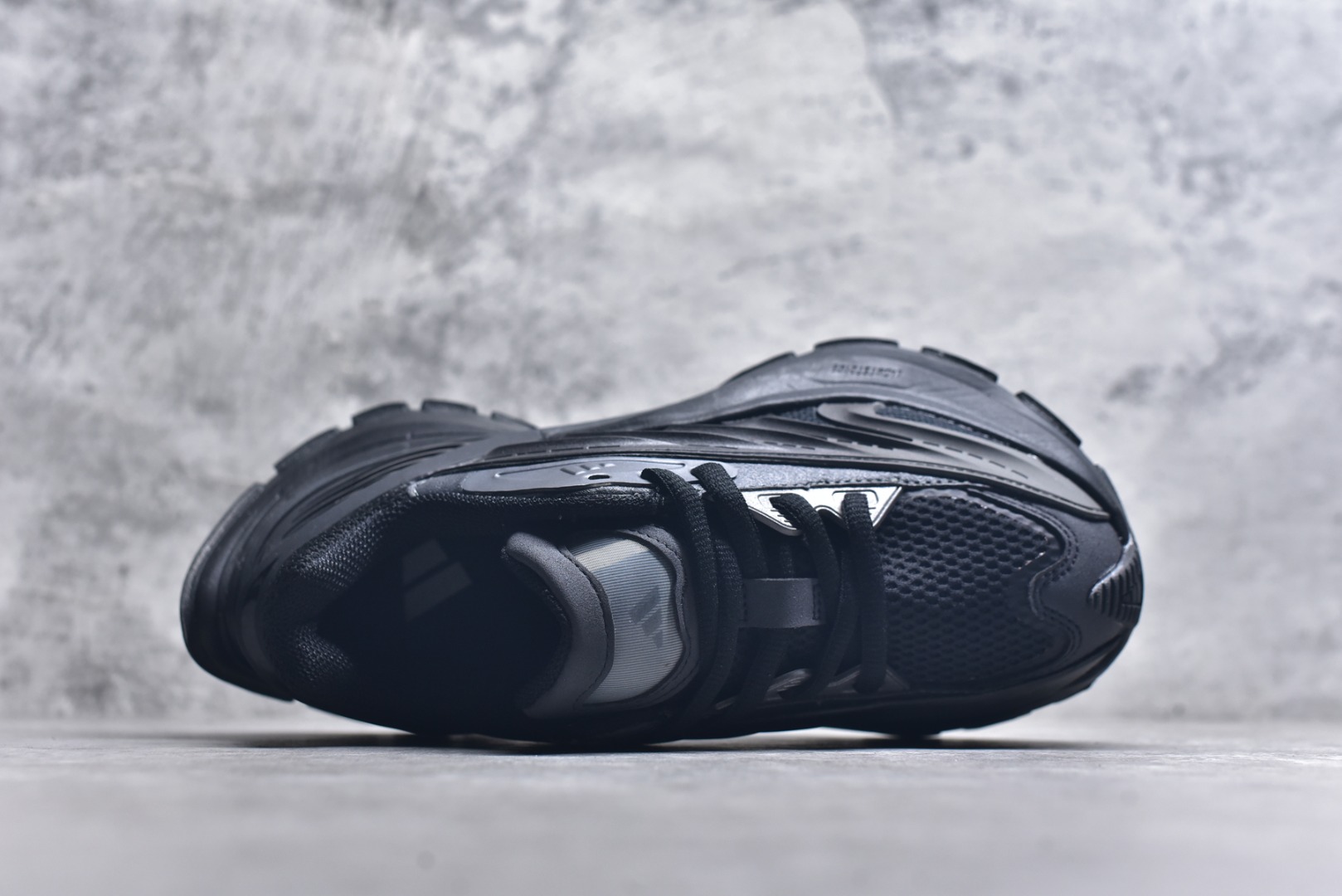 图片[4]-#AD XLG MTW系列 舒适百搭防滑耐磨低帮跑步鞋老爹鞋 JR5383 鞋面采用贯穿式银条 完整的线条流畅度带来充分的视觉享受 鞋舌若隐若现的LOGO充满神秘感 夸张的鞋后跟幅度设计 线条感延伸至后跟标志三条杆彰显adidas调性 中底采用LIGHT STRIKE科技 在满足穿搭属性的同时提供舒适的脚感 完整的流线型设计语言 从鞋面贯穿到鞋底以及鞋花纹路 颜值与实力兼具 秀场与日常皆融 未来已来 让我们继续期待 实拍调校N版已经零色差零失真 百分百还原实物色彩所见即所得 不存在货不对板色差等低级问题 选购参考实物拍摄 不混卖不参货 只用心做好货严格选品 承诺混一赔十 尺码：36 36.5 37.5 38 38.5 39 40 40.5 41 42 42.5 43 44 44.5 45-选品中心