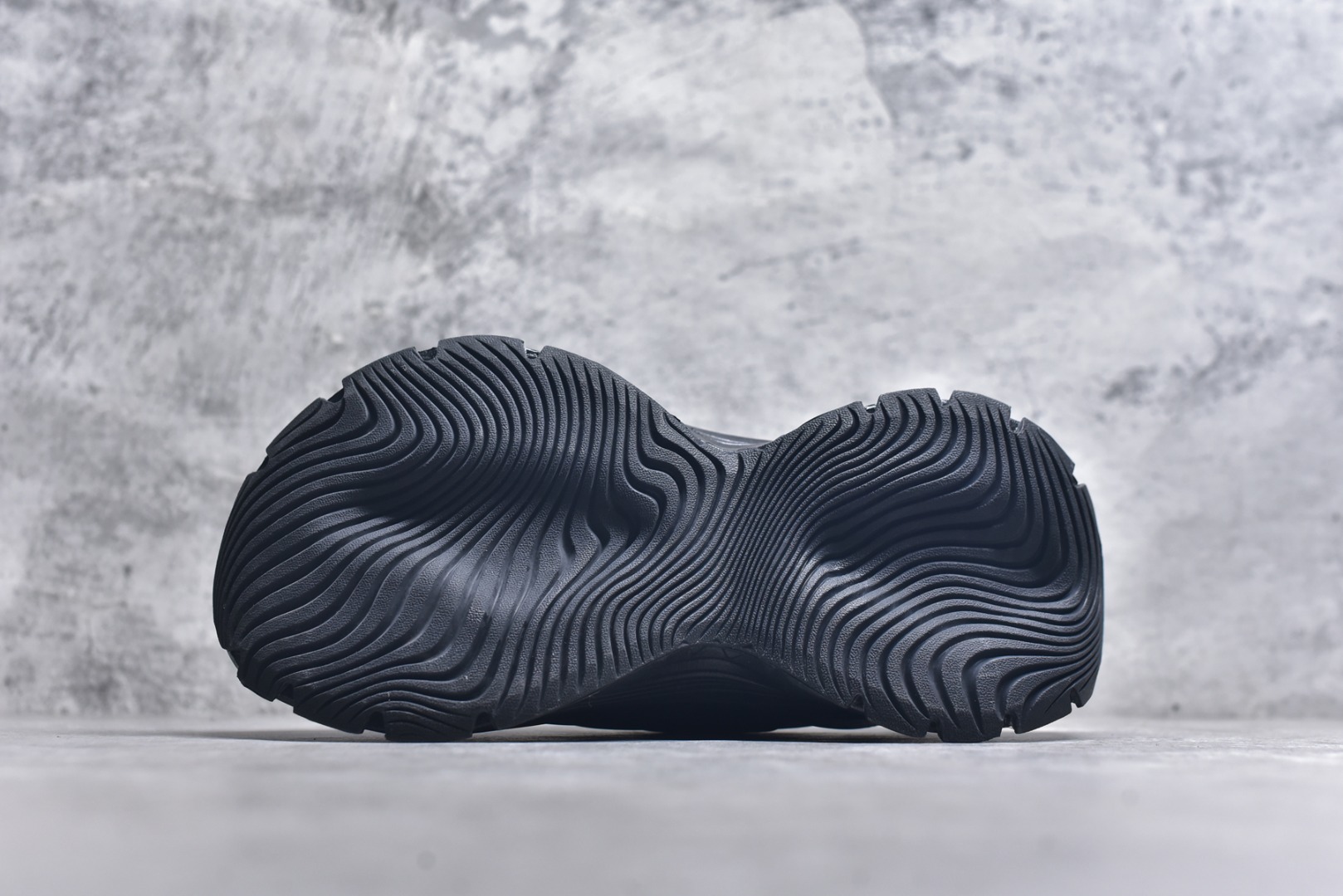 图片[6]-#AD XLG MTW系列 舒适百搭防滑耐磨低帮跑步鞋老爹鞋 JR5383 鞋面采用贯穿式银条 完整的线条流畅度带来充分的视觉享受 鞋舌若隐若现的LOGO充满神秘感 夸张的鞋后跟幅度设计 线条感延伸至后跟标志三条杆彰显adidas调性 中底采用LIGHT STRIKE科技 在满足穿搭属性的同时提供舒适的脚感 完整的流线型设计语言 从鞋面贯穿到鞋底以及鞋花纹路 颜值与实力兼具 秀场与日常皆融 未来已来 让我们继续期待 实拍调校N版已经零色差零失真 百分百还原实物色彩所见即所得 不存在货不对板色差等低级问题 选购参考实物拍摄 不混卖不参货 只用心做好货严格选品 承诺混一赔十 尺码：36 36.5 37.5 38 38.5 39 40 40.5 41 42 42.5 43 44 44.5 45-选品中心