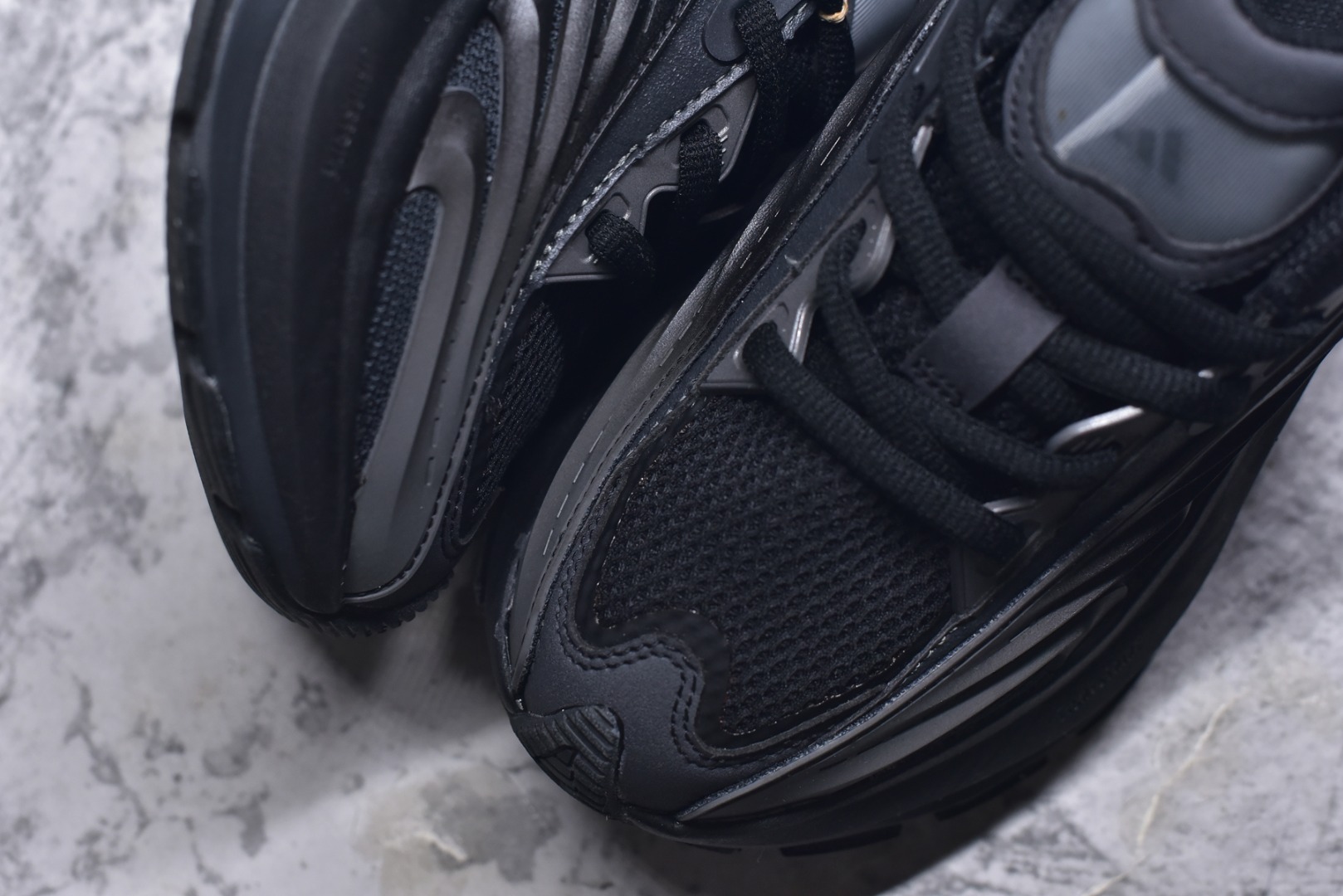 图片[8]-#AD XLG MTW系列 舒适百搭防滑耐磨低帮跑步鞋老爹鞋 JR5383 鞋面采用贯穿式银条 完整的线条流畅度带来充分的视觉享受 鞋舌若隐若现的LOGO充满神秘感 夸张的鞋后跟幅度设计 线条感延伸至后跟标志三条杆彰显adidas调性 中底采用LIGHT STRIKE科技 在满足穿搭属性的同时提供舒适的脚感 完整的流线型设计语言 从鞋面贯穿到鞋底以及鞋花纹路 颜值与实力兼具 秀场与日常皆融 未来已来 让我们继续期待 实拍调校N版已经零色差零失真 百分百还原实物色彩所见即所得 不存在货不对板色差等低级问题 选购参考实物拍摄 不混卖不参货 只用心做好货严格选品 承诺混一赔十 尺码：36 36.5 37.5 38 38.5 39 40 40.5 41 42 42.5 43 44 44.5 45-选品中心