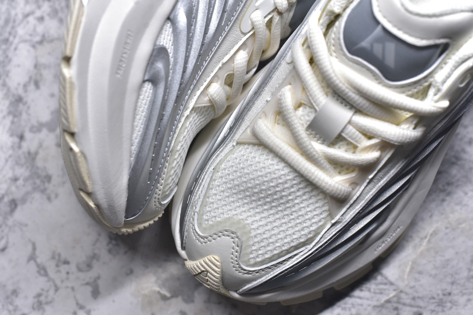 图片[8]-#AD XLG MTW系列 舒适百搭防滑耐磨低帮跑步鞋老爹鞋 JR6390 鞋面采用贯穿式银条 完整的线条流畅度带来充分的视觉享受 鞋舌若隐若现的LOGO充满神秘感 夸张的鞋后跟幅度设计 线条感延伸至后跟标志三条杆彰显adidas调性 中底采用LIGHT STRIKE科技 在满足穿搭属性的同时提供舒适的脚感 完整的流线型设计语言 从鞋面贯穿到鞋底以及鞋花纹路 颜值与实力兼具 秀场与日常皆融 未来已来 让我们继续期待 实拍调校N版已经零色差零失真 百分百还原实物色彩所见即所得 不存在货不对板色差等低级问题 选购参考实物拍摄 不混卖不参货 只用心做好货严格选品 承诺混一赔十 尺码：36 36.5 37.5 38 38.5 39 40 40.5 41 42 42.5 43 44 44.5 45-选品中心