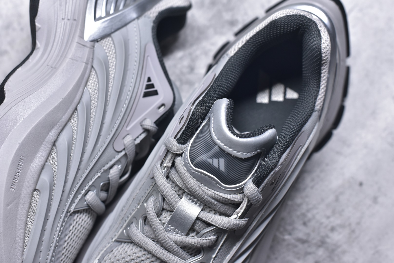 图片[9]-#AD XLG MTW系列 舒适百搭防滑耐磨低帮跑步鞋老爹鞋 JS1501 鞋面采用贯穿式银条 完整的线条流畅度带来充分的视觉享受 鞋舌若隐若现的LOGO充满神秘感 夸张的鞋后跟幅度设计 线条感延伸至后跟标志三条杆彰显adidas调性 中底采用LIGHT STRIKE科技 在满足穿搭属性的同时提供舒适的脚感 完整的流线型设计语言 从鞋面贯穿到鞋底以及鞋花纹路 颜值与实力兼具 秀场与日常皆融 未来已来 让我们继续期待 实拍调校N版已经零色差零失真 百分百还原实物色彩所见即所得 不存在货不对板色差等低级问题 选购参考实物拍摄 不混卖不参货 只用心做好货严格选品 承诺混一赔十 尺码：36 36.5 37.5 38 38.5 39 40 40.5 41 42 42.5 43 44 44.5 45-选品中心