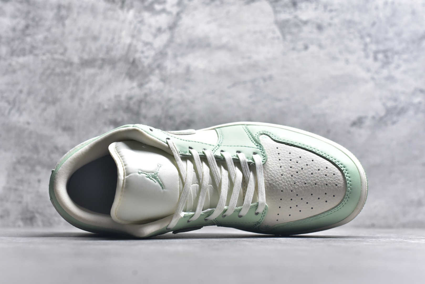 图片[4]-#Air Jordan 1 Retro Low x LABUBU 米绿拉布布 官方同步新色 原装级产物 拒绝公底 立体鞋型 细节完美 高清洁度 购置公司同步原材料 原汁原味 忠于原版 货号：QR2025 006 尺码：36 36.5 37.5 38 38.5 39 40 40.5 41 42 42.5 43 44 44.5 45-选品中心