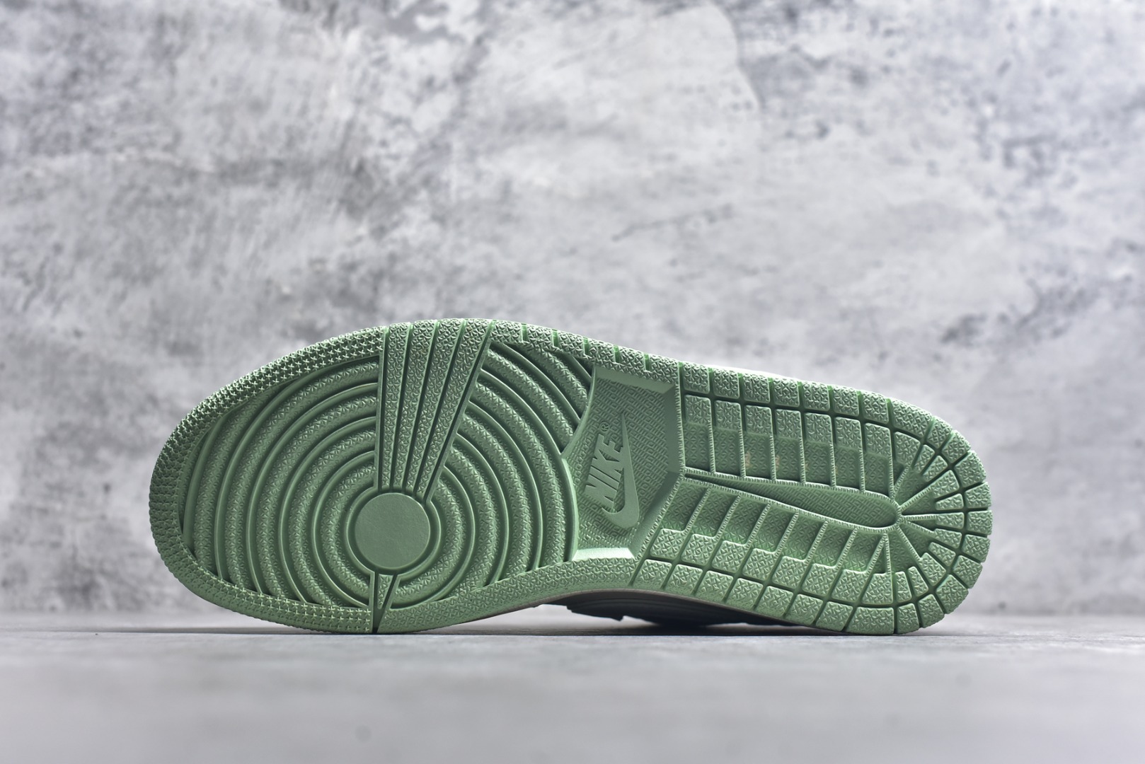 图片[6]-#Air Jordan 1 Retro Low x LABUBU 米绿拉布布 官方同步新色 原装级产物 拒绝公底 立体鞋型 细节完美 高清洁度 购置公司同步原材料 原汁原味 忠于原版 货号：QR2025 006 尺码：36 36.5 37.5 38 38.5 39 40 40.5 41 42 42.5 43 44 44.5 45-选品中心