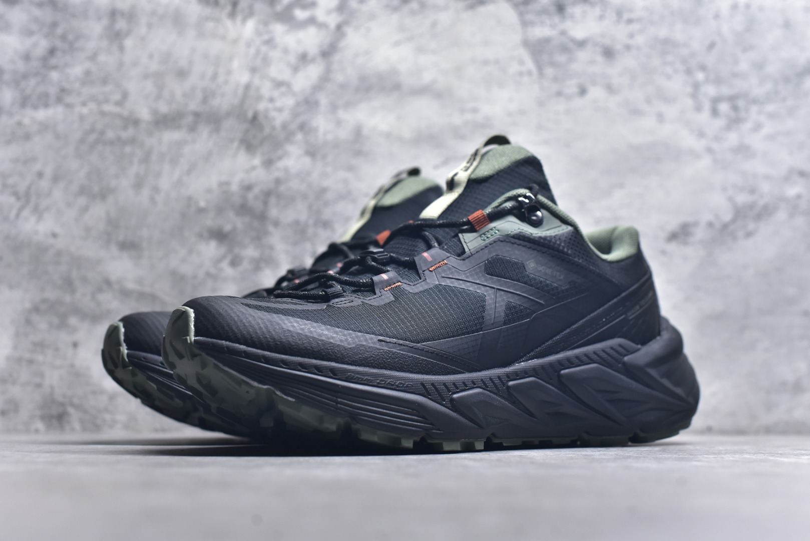 图片[2]-#凯乐石KAILAS山行2GTX运动户外回弹防滑低帮登山徒步鞋 专为越野跑山设计的跑山鞋 鞋面采用FILTERTEC防水透气技术，防水指数高达8000mm H₂O 运用耐磨防砂网布，能防止沙石进入鞋内，同时具备良好的透气性，可让脚部保持干爽。鞋底载Vibram防滑耐磨大底，有出色的抓地力，仿鲨齿纹路设计，能应对各种复杂路面；鞋底还能提供良好的稳定性和支撑力，减少脚部疲劳。尺码：40-45-选品中心