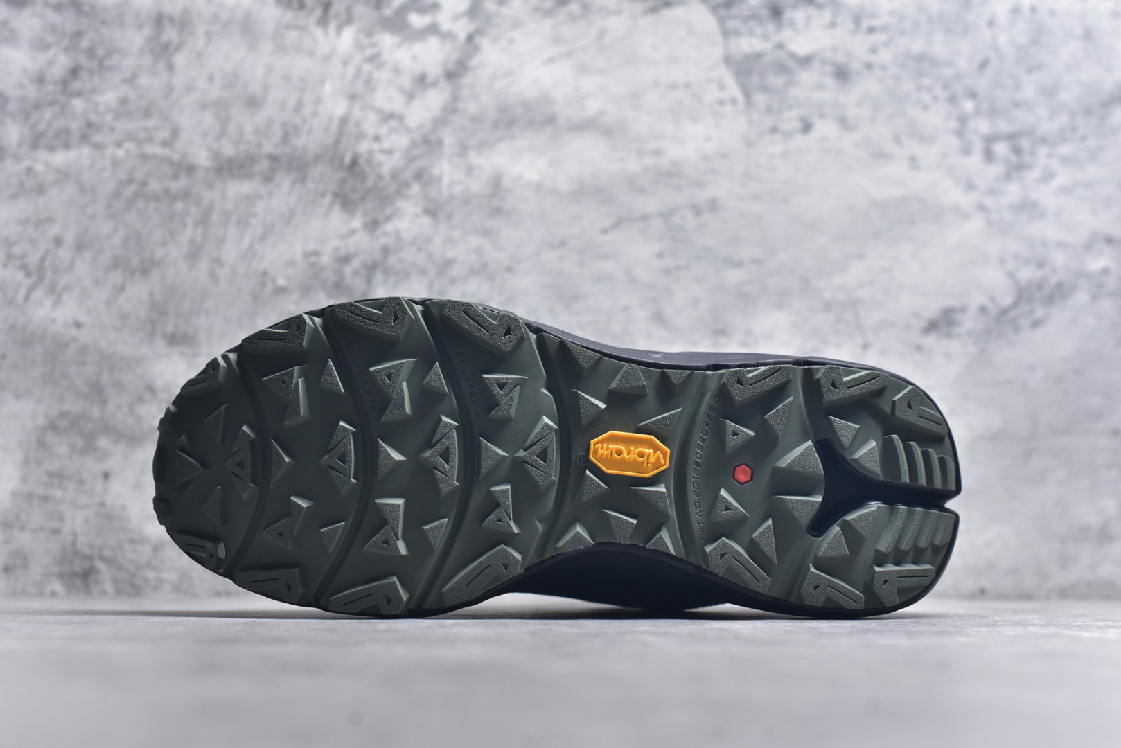 图片[6]-#凯乐石KAILAS山行2GTX运动户外回弹防滑低帮登山徒步鞋 专为越野跑山设计的跑山鞋 鞋面采用FILTERTEC防水透气技术，防水指数高达8000mm H₂O 运用耐磨防砂网布，能防止沙石进入鞋内，同时具备良好的透气性，可让脚部保持干爽。鞋底载Vibram防滑耐磨大底，有出色的抓地力，仿鲨齿纹路设计，能应对各种复杂路面；鞋底还能提供良好的稳定性和支撑力，减少脚部疲劳。尺码：40-45-选品中心