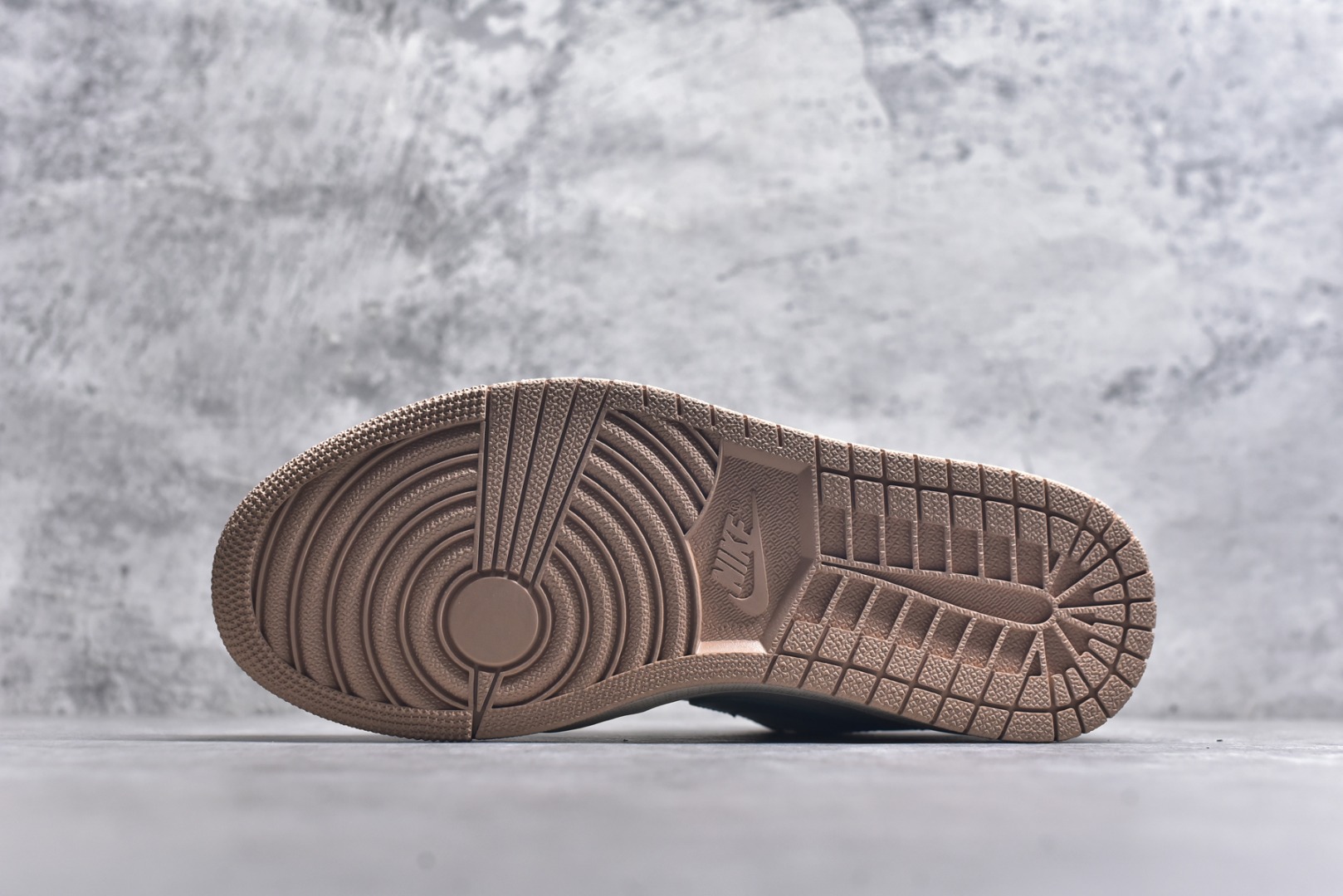 图片[6]-#Air Jordan AJ1 Low 低帮 DC0774-130 全新流水线出品 DT版本唯一平替选择 市场第二梯队最强版 全部原鞋开发 原楦原纸板开发 全鞋电脑针车 原厂内置全掌气垫 原盒内在原标 唯一Zp原版鞋带绑法 免检产品 全新2022版型 全头层皮料 完美零毛边处理 原厂配置全掌气垫 价格定位良心 几十个配色陆续出货 实拍调校N版已经零色差零失真 百分百还原实物色彩所见即所得 不存在货不对板色差等低级问题 选购参考实物拍摄 不混卖不参货 只用心做好货严格选品 承诺混一赔十 尺码：36 36.5 37.5 38 38.5 39 40 40.5 41 42 42.5 43 44 44.5 45-选品中心