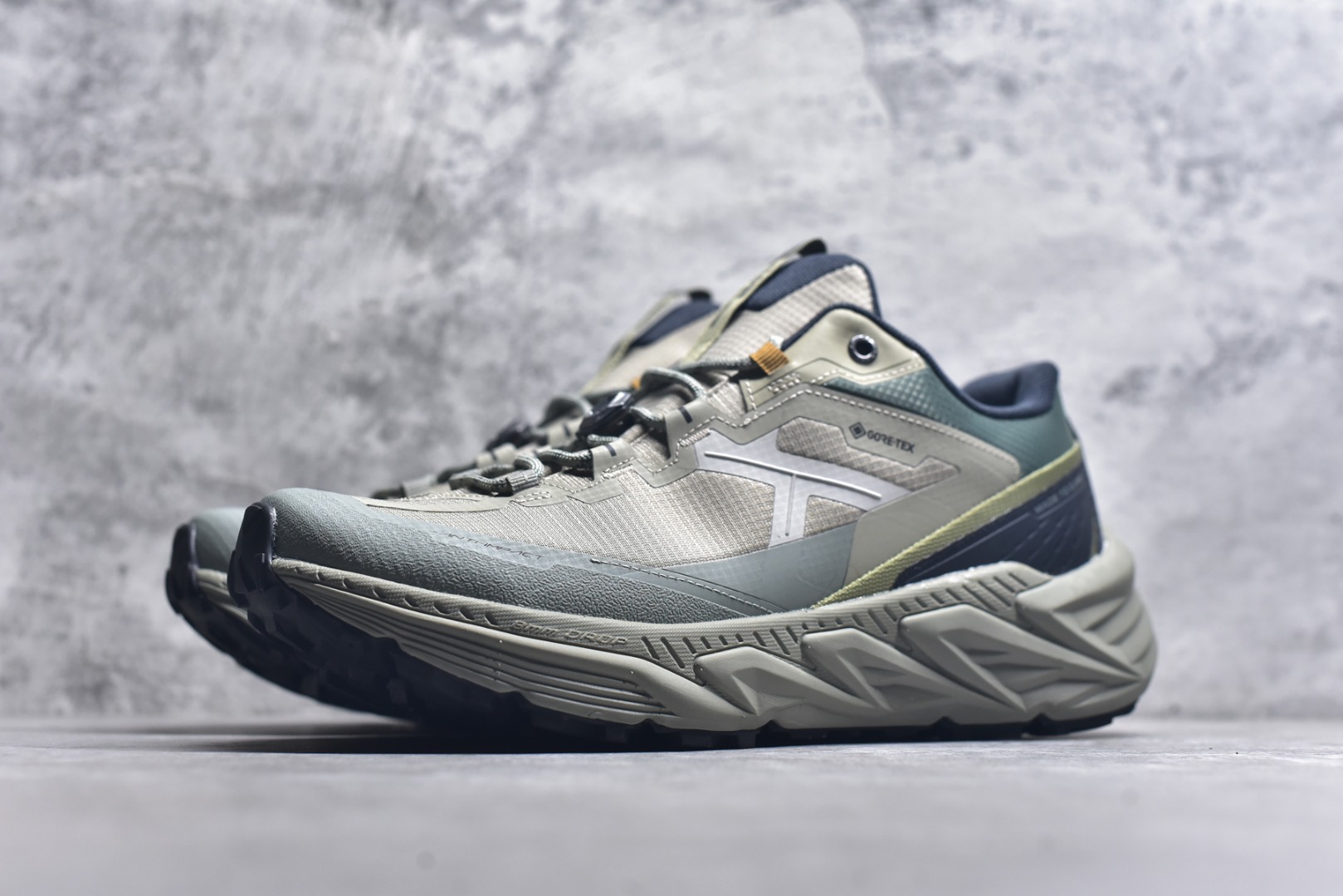 图片[2]-#凯乐石KAILAS山行2GTX运动户外回弹防滑低帮登山徒步鞋 专为越野跑山设计的跑山鞋 鞋面采用FILTERTEC防水透气技术，防水指数高达8000mm H₂O 运用耐磨防砂网布，能防止沙石进入鞋内，同时具备良好的透气性，可让脚部保持干爽。鞋底载Vibram防滑耐磨大底，有出色的抓地力，仿鲨齿纹路设计，能应对各种复杂路面；鞋底还能提供良好的稳定性和支撑力，减少脚部疲劳。尺码：40-45-选品中心
