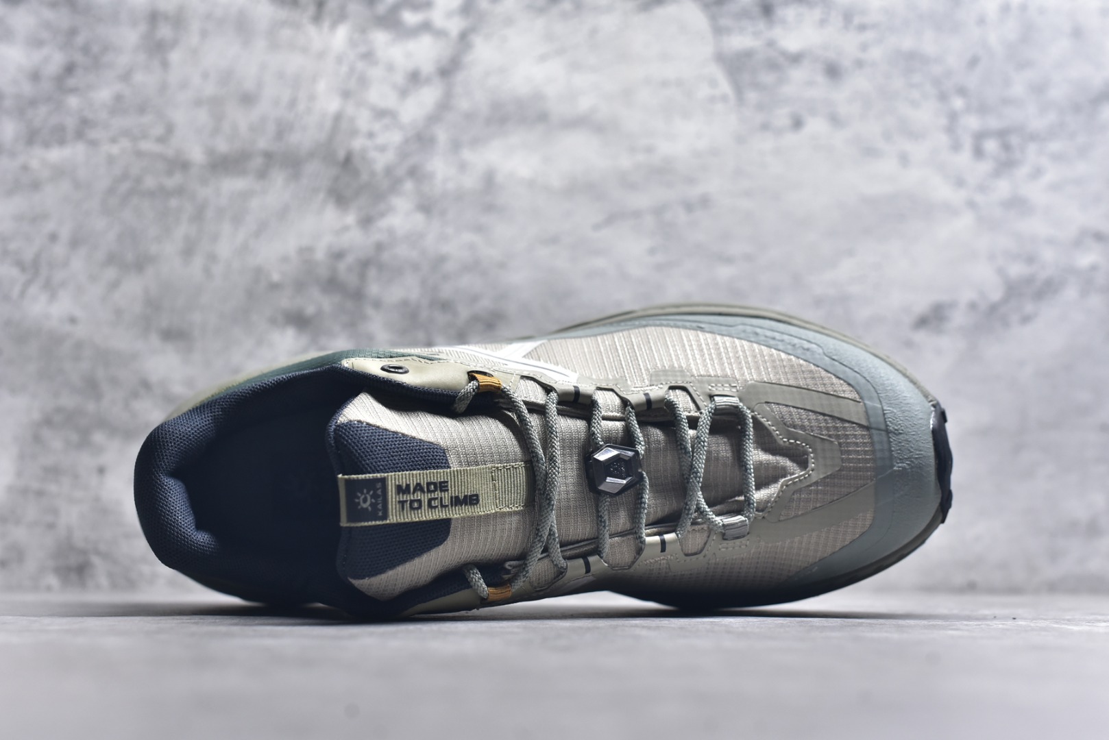 图片[4]-#凯乐石KAILAS山行2GTX运动户外回弹防滑低帮登山徒步鞋 专为越野跑山设计的跑山鞋 鞋面采用FILTERTEC防水透气技术，防水指数高达8000mm H₂O 运用耐磨防砂网布，能防止沙石进入鞋内，同时具备良好的透气性，可让脚部保持干爽。鞋底载Vibram防滑耐磨大底，有出色的抓地力，仿鲨齿纹路设计，能应对各种复杂路面；鞋底还能提供良好的稳定性和支撑力，减少脚部疲劳。尺码：40-45-选品中心