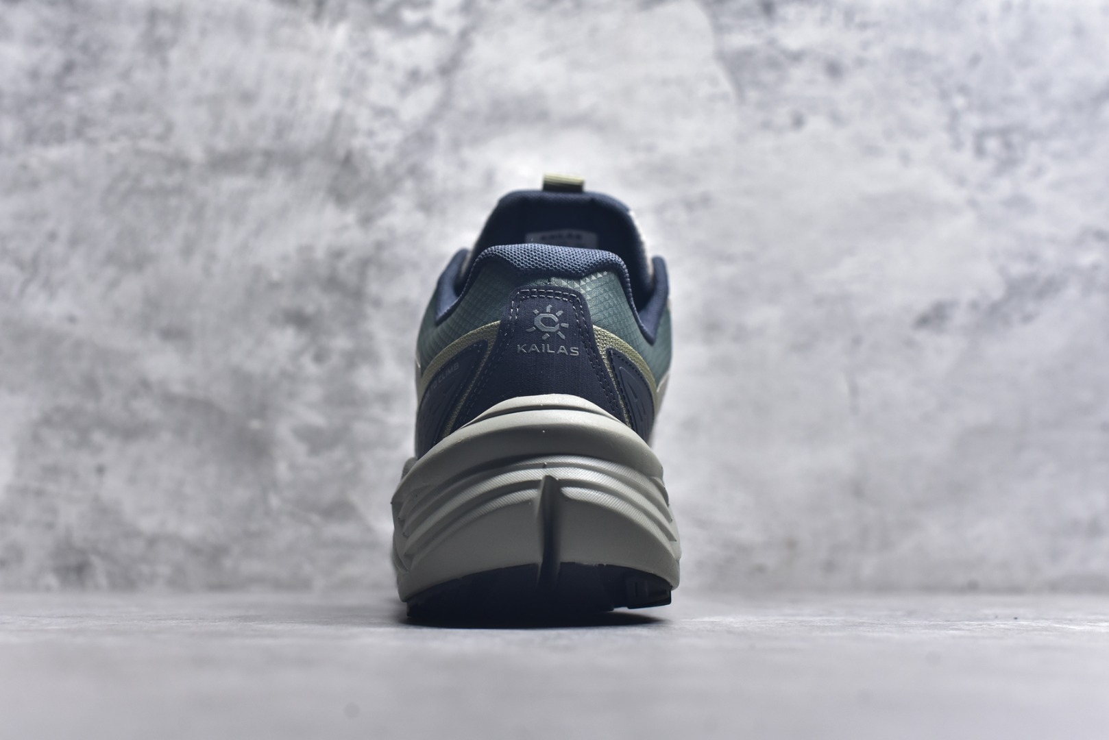 图片[5]-#凯乐石KAILAS山行2GTX运动户外回弹防滑低帮登山徒步鞋 专为越野跑山设计的跑山鞋 鞋面采用FILTERTEC防水透气技术，防水指数高达8000mm H₂O 运用耐磨防砂网布，能防止沙石进入鞋内，同时具备良好的透气性，可让脚部保持干爽。鞋底载Vibram防滑耐磨大底，有出色的抓地力，仿鲨齿纹路设计，能应对各种复杂路面；鞋底还能提供良好的稳定性和支撑力，减少脚部疲劳。尺码：40-45-选品中心