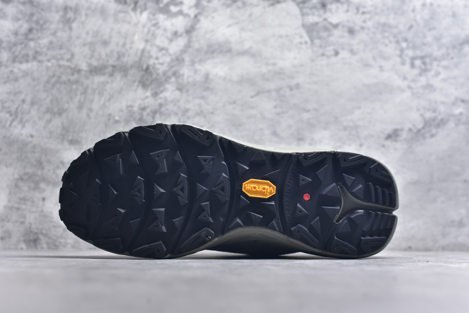 图片[6]-#凯乐石KAILAS山行2GTX运动户外回弹防滑低帮登山徒步鞋 专为越野跑山设计的跑山鞋 鞋面采用FILTERTEC防水透气技术，防水指数高达8000mm H₂O 运用耐磨防砂网布，能防止沙石进入鞋内，同时具备良好的透气性，可让脚部保持干爽。鞋底载Vibram防滑耐磨大底，有出色的抓地力，仿鲨齿纹路设计，能应对各种复杂路面；鞋底还能提供良好的稳定性和支撑力，减少脚部疲劳。尺码：40-45-选品中心