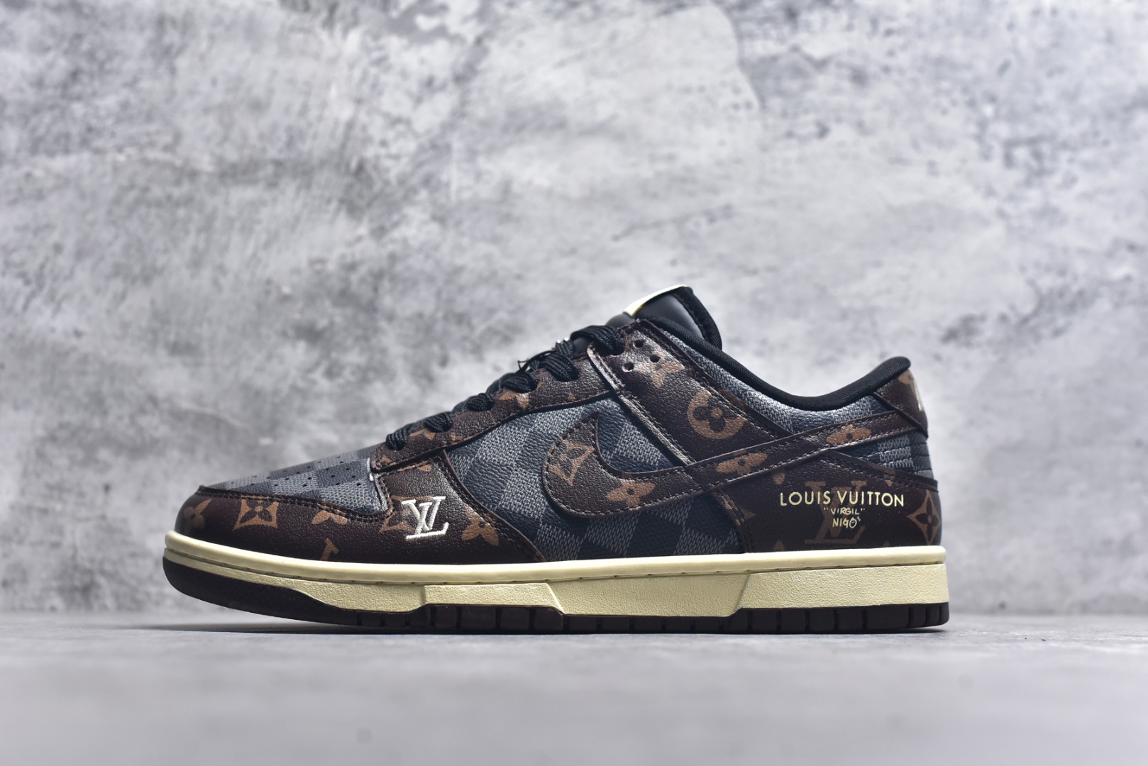 #Nike SB Dunk Low LV联名 灰咖啡 高端定制 低帮休闲板鞋 SC0601-453 #定制鞋盒 大厂纯原品质出货 超高清洁度 皮料切割干净无任何毛边 细节完美 尺码：36 36.5 37.5 38 38.5 39 40 40.5 41 42 42.5 43 44 44.5 45 9.E5-选品中心