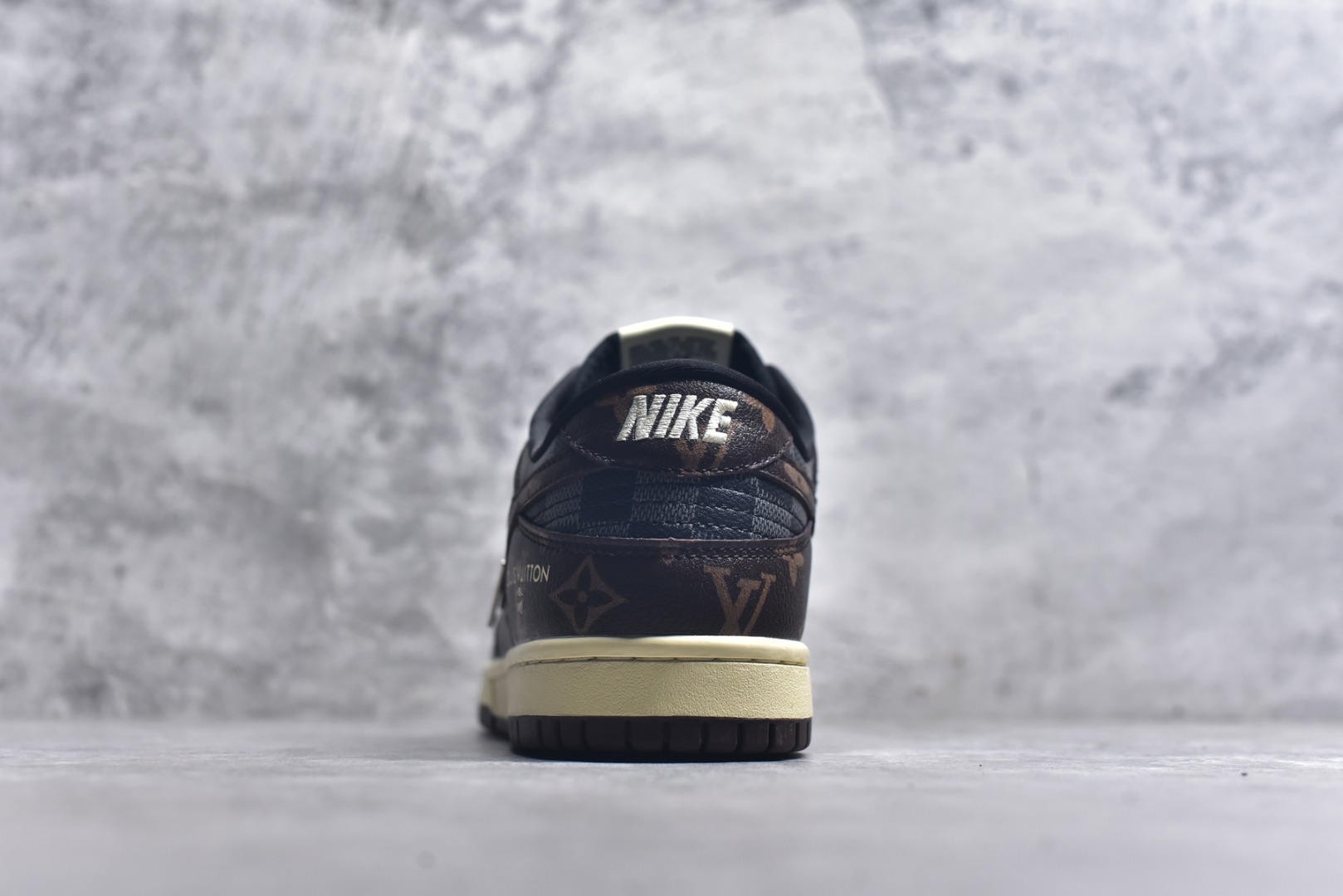 图片[5]-#Nike SB Dunk Low LV联名 灰咖啡 高端定制 低帮休闲板鞋 SC0601-453 #定制鞋盒 大厂纯原品质出货 超高清洁度 皮料切割干净无任何毛边 细节完美 尺码：36 36.5 37.5 38 38.5 39 40 40.5 41 42 42.5 43 44 44.5 45 9.E5-选品中心