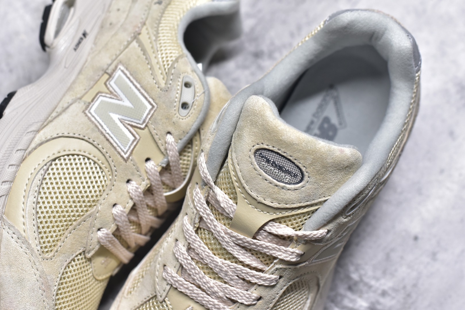 图片[9]-#New Balance NB2002系列 男女休闲慢跑鞋 必备的时髦单品之一 最新出的2002R系列 这款延续了经典科技 升级版N-ERGY缓震物料机能与材质上脚太舒适了 鞋面的柔软麂皮搭配尼龙网布 特别透气而且还复古感 不管是搭配牛仔裤还工装裤都是百搭！小红书众多博主上脚推荐！实拍调校N版已经零色差零失真 百分百还原实物色彩所见即所得 不存在货不对板色差等低级问题 选购参考实物拍摄 不混卖不参货 只用心做好货严格选品 承诺混一赔十 尺码：36 36.5 37 37.5 38 38.5 39.5 40 40.5 41.5 42 42.5 43 44 45-选品中心