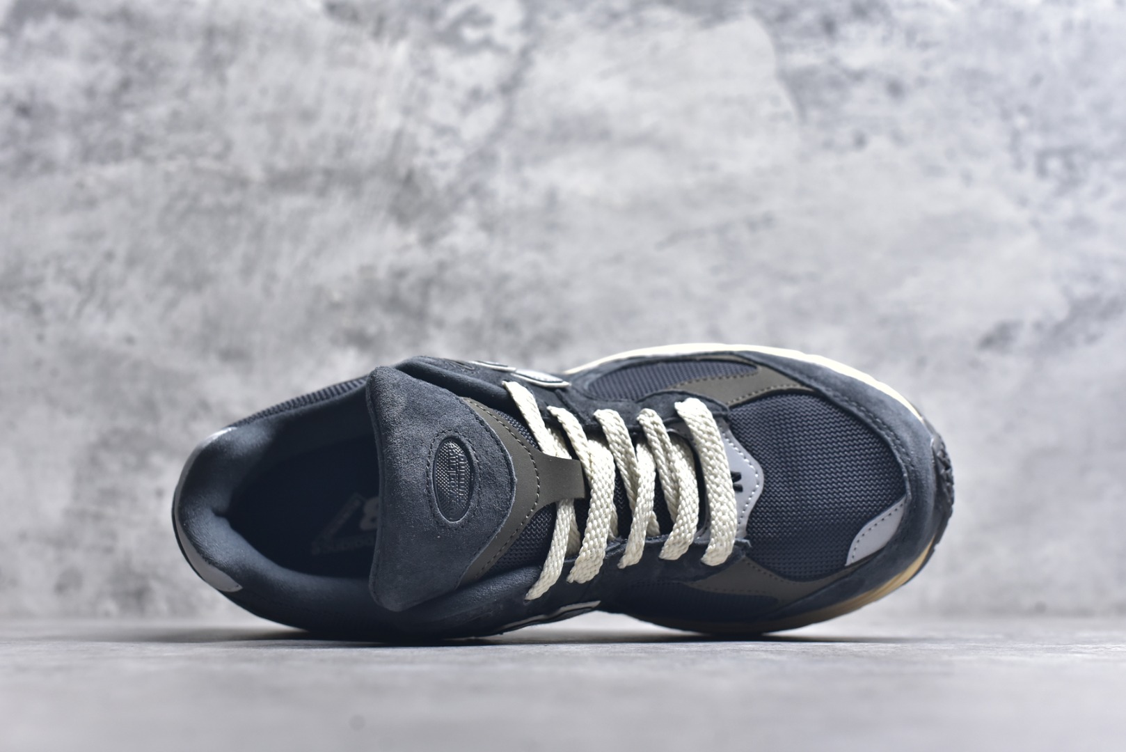 图片[4]-#New Balance NB2002系列 男女休闲慢跑鞋 必备的时髦单品之一 最新出的2002R系列 这款延续了经典科技 升级版N-ERGY缓震物料机能与材质上脚太舒适了 鞋面的柔软麂皮搭配尼龙网布 特别透气而且还复古感 不管是搭配牛仔裤还工装裤都是百搭！小红书众多博主上脚推荐！实拍调校N版已经零色差零失真 百分百还原实物色彩所见即所得 不存在货不对板色差等低级问题 选购参考实物拍摄 不混卖不参货 只用心做好货严格选品 承诺混一赔十 尺码：36 36.5 37 37.5 38 38.5 39.5 40 40.5 41.5 42 42.5 43 44 45-选品中心