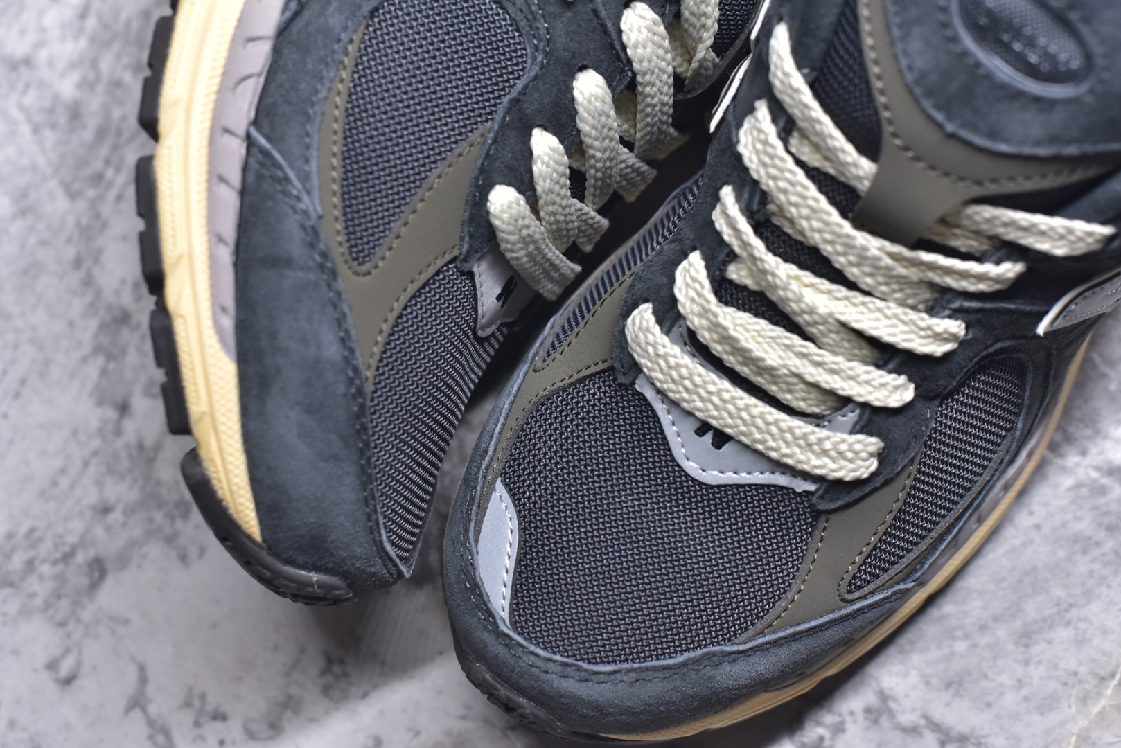 图片[8]-#New Balance NB2002系列 男女休闲慢跑鞋 必备的时髦单品之一 最新出的2002R系列 这款延续了经典科技 升级版N-ERGY缓震物料机能与材质上脚太舒适了 鞋面的柔软麂皮搭配尼龙网布 特别透气而且还复古感 不管是搭配牛仔裤还工装裤都是百搭！小红书众多博主上脚推荐！实拍调校N版已经零色差零失真 百分百还原实物色彩所见即所得 不存在货不对板色差等低级问题 选购参考实物拍摄 不混卖不参货 只用心做好货严格选品 承诺混一赔十 尺码：36 36.5 37 37.5 38 38.5 39.5 40 40.5 41.5 42 42.5 43 44 45-选品中心