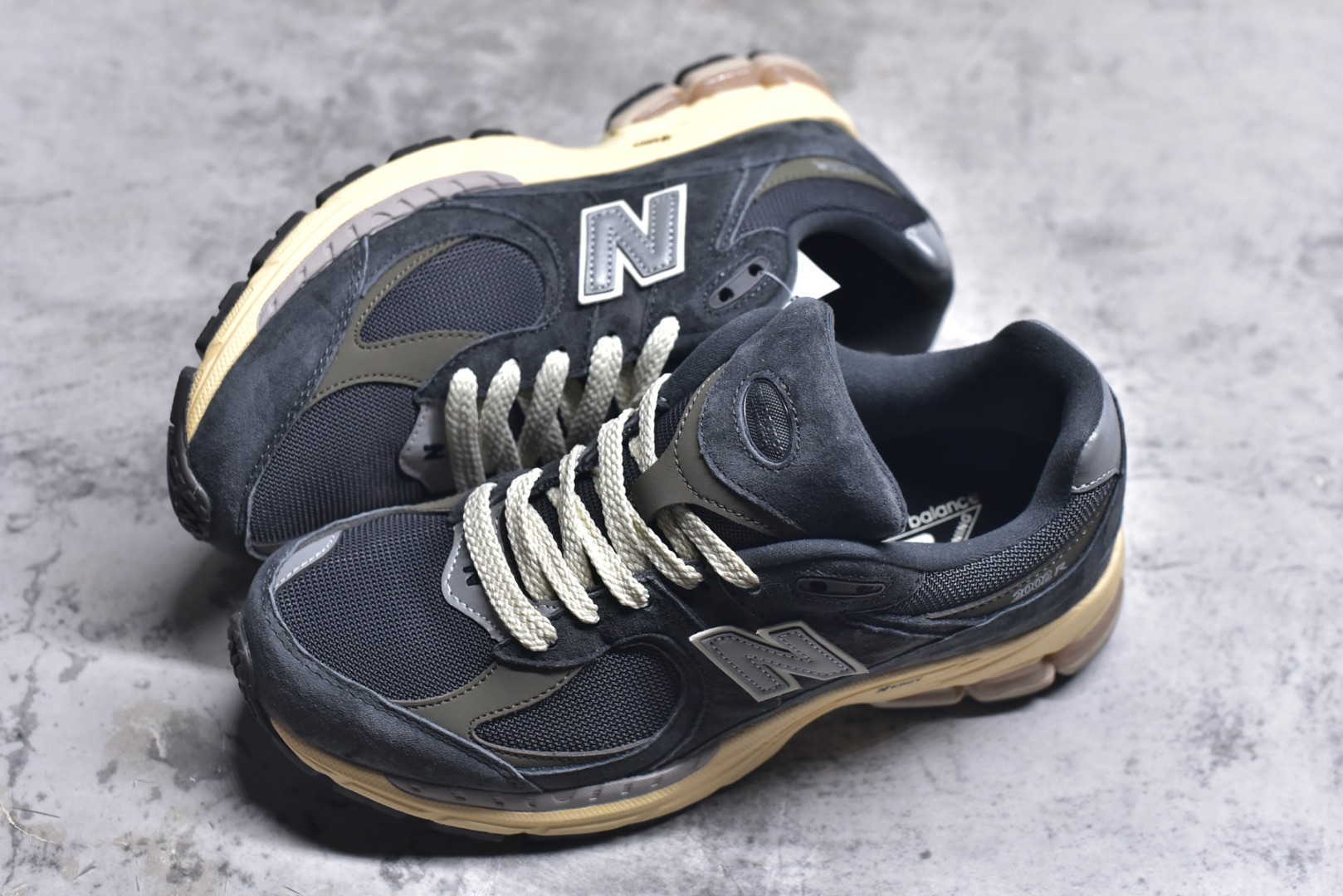 图片[7]-#New Balance NB2002系列 男女休闲慢跑鞋 必备的时髦单品之一 最新出的2002R系列 这款延续了经典科技 升级版N-ERGY缓震物料机能与材质上脚太舒适了 鞋面的柔软麂皮搭配尼龙网布 特别透气而且还复古感 不管是搭配牛仔裤还工装裤都是百搭！小红书众多博主上脚推荐！实拍调校N版已经零色差零失真 百分百还原实物色彩所见即所得 不存在货不对板色差等低级问题 选购参考实物拍摄 不混卖不参货 只用心做好货严格选品 承诺混一赔十 尺码：36 36.5 37 37.5 38 38.5 39.5 40 40.5 41.5 42 42.5 43 44 45-选品中心