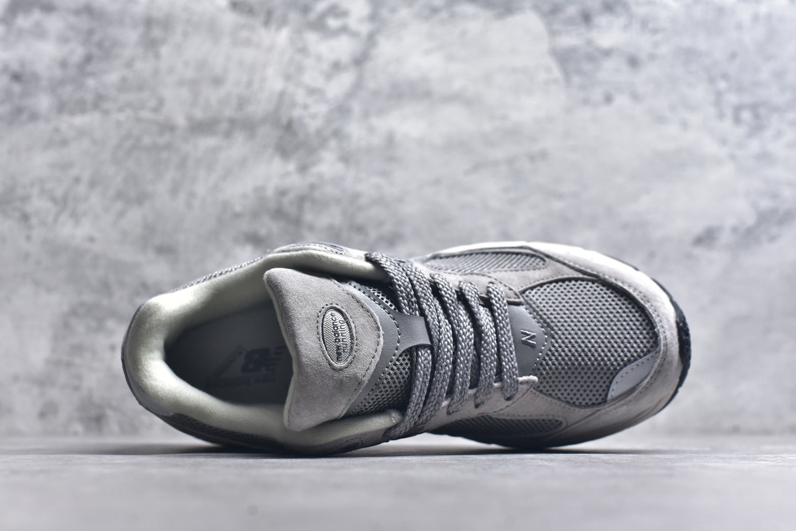 图片[4]-#New Balance NB2002系列 男女休闲慢跑鞋 必备的时髦单品之一 最新出的2002R系列 这款延续了经典科技 升级版N-ERGY缓震物料机能与材质上脚太舒适了 鞋面的柔软麂皮搭配尼龙网布 特别透气而且还复古感 不管是搭配牛仔裤还工装裤都是百搭！小红书众多博主上脚推荐！实拍调校N版已经零色差零失真 百分百还原实物色彩所见即所得 不存在货不对板色差等低级问题 选购参考实物拍摄 不混卖不参货 只用心做好货严格选品 承诺混一赔十 尺码：36 36.5 37 37.5 38 38.5 39.5 40 40.5 41.5 42 42.5 43 44 45-选品中心