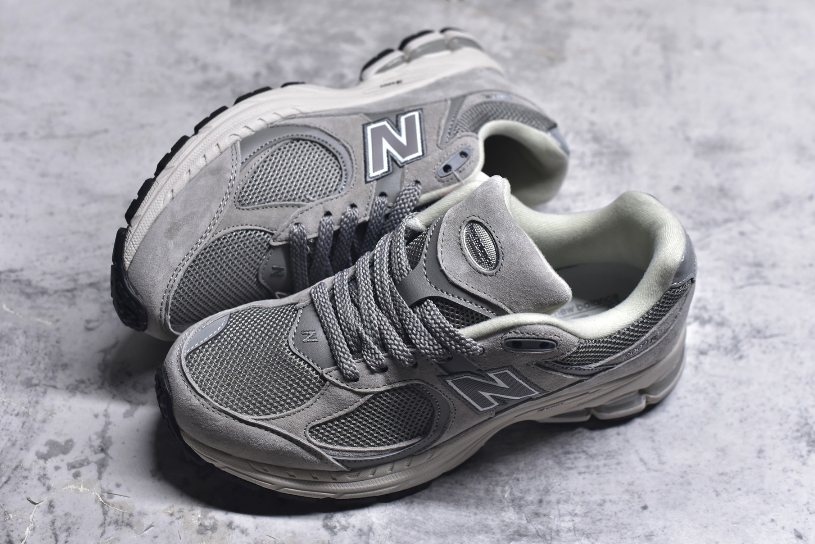图片[7]-#New Balance NB2002系列 男女休闲慢跑鞋 必备的时髦单品之一 最新出的2002R系列 这款延续了经典科技 升级版N-ERGY缓震物料机能与材质上脚太舒适了 鞋面的柔软麂皮搭配尼龙网布 特别透气而且还复古感 不管是搭配牛仔裤还工装裤都是百搭！小红书众多博主上脚推荐！实拍调校N版已经零色差零失真 百分百还原实物色彩所见即所得 不存在货不对板色差等低级问题 选购参考实物拍摄 不混卖不参货 只用心做好货严格选品 承诺混一赔十 尺码：36 36.5 37 37.5 38 38.5 39.5 40 40.5 41.5 42 42.5 43 44 45-选品中心