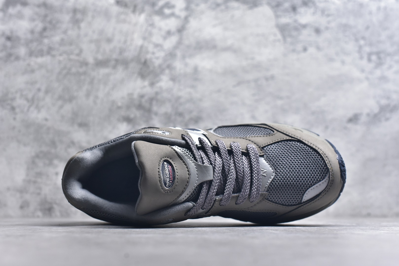 图片[4]-#New Balance NB2002系列 男女休闲慢跑鞋 必备的时髦单品之一 最新出的2002R系列 这款延续了经典科技 升级版N-ERGY缓震物料机能与材质上脚太舒适了 鞋面的柔软麂皮搭配尼龙网布 特别透气而且还复古感 不管是搭配牛仔裤还工装裤都是百搭！小红书众多博主上脚推荐！实拍调校N版已经零色差零失真 百分百还原实物色彩所见即所得 不存在货不对板色差等低级问题 选购参考实物拍摄 不混卖不参货 只用心做好货严格选品 承诺混一赔十 尺码：36 36.5 37 37.5 38 38.5 39.5 40 40.5 41.5 42 42.5 43 44 45-选品中心