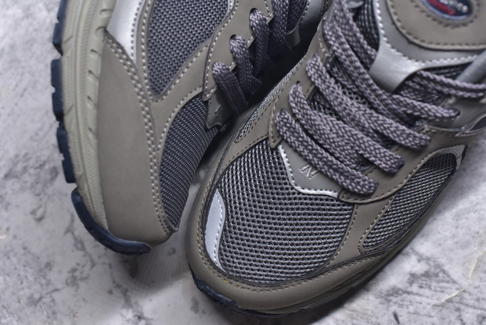 图片[8]-#New Balance NB2002系列 男女休闲慢跑鞋 必备的时髦单品之一 最新出的2002R系列 这款延续了经典科技 升级版N-ERGY缓震物料机能与材质上脚太舒适了 鞋面的柔软麂皮搭配尼龙网布 特别透气而且还复古感 不管是搭配牛仔裤还工装裤都是百搭！小红书众多博主上脚推荐！实拍调校N版已经零色差零失真 百分百还原实物色彩所见即所得 不存在货不对板色差等低级问题 选购参考实物拍摄 不混卖不参货 只用心做好货严格选品 承诺混一赔十 尺码：36 36.5 37 37.5 38 38.5 39.5 40 40.5 41.5 42 42.5 43 44 45-选品中心