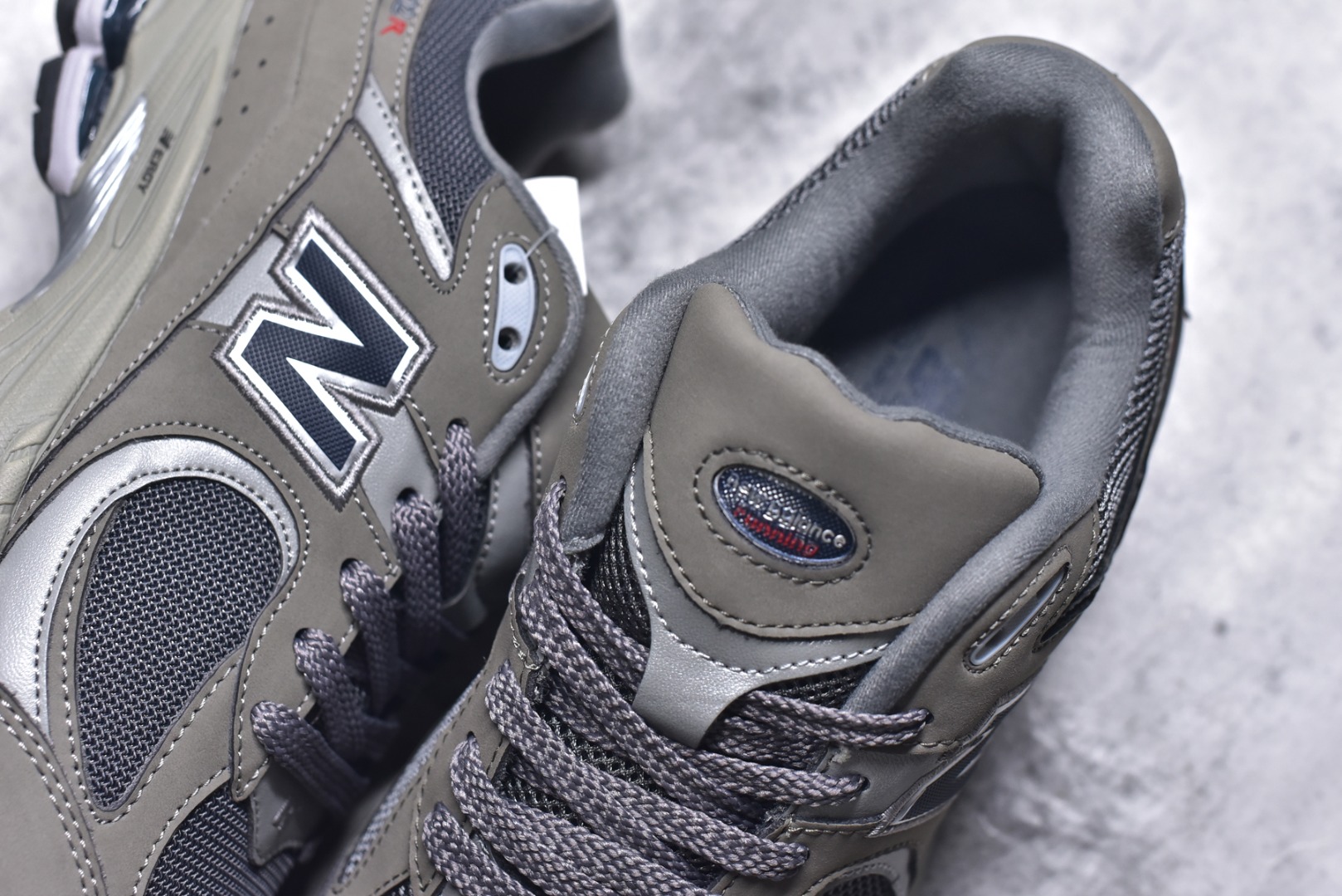 图片[9]-#New Balance NB2002系列 男女休闲慢跑鞋 必备的时髦单品之一 最新出的2002R系列 这款延续了经典科技 升级版N-ERGY缓震物料机能与材质上脚太舒适了 鞋面的柔软麂皮搭配尼龙网布 特别透气而且还复古感 不管是搭配牛仔裤还工装裤都是百搭！小红书众多博主上脚推荐！实拍调校N版已经零色差零失真 百分百还原实物色彩所见即所得 不存在货不对板色差等低级问题 选购参考实物拍摄 不混卖不参货 只用心做好货严格选品 承诺混一赔十 尺码：36 36.5 37 37.5 38 38.5 39.5 40 40.5 41.5 42 42.5 43 44 45-选品中心