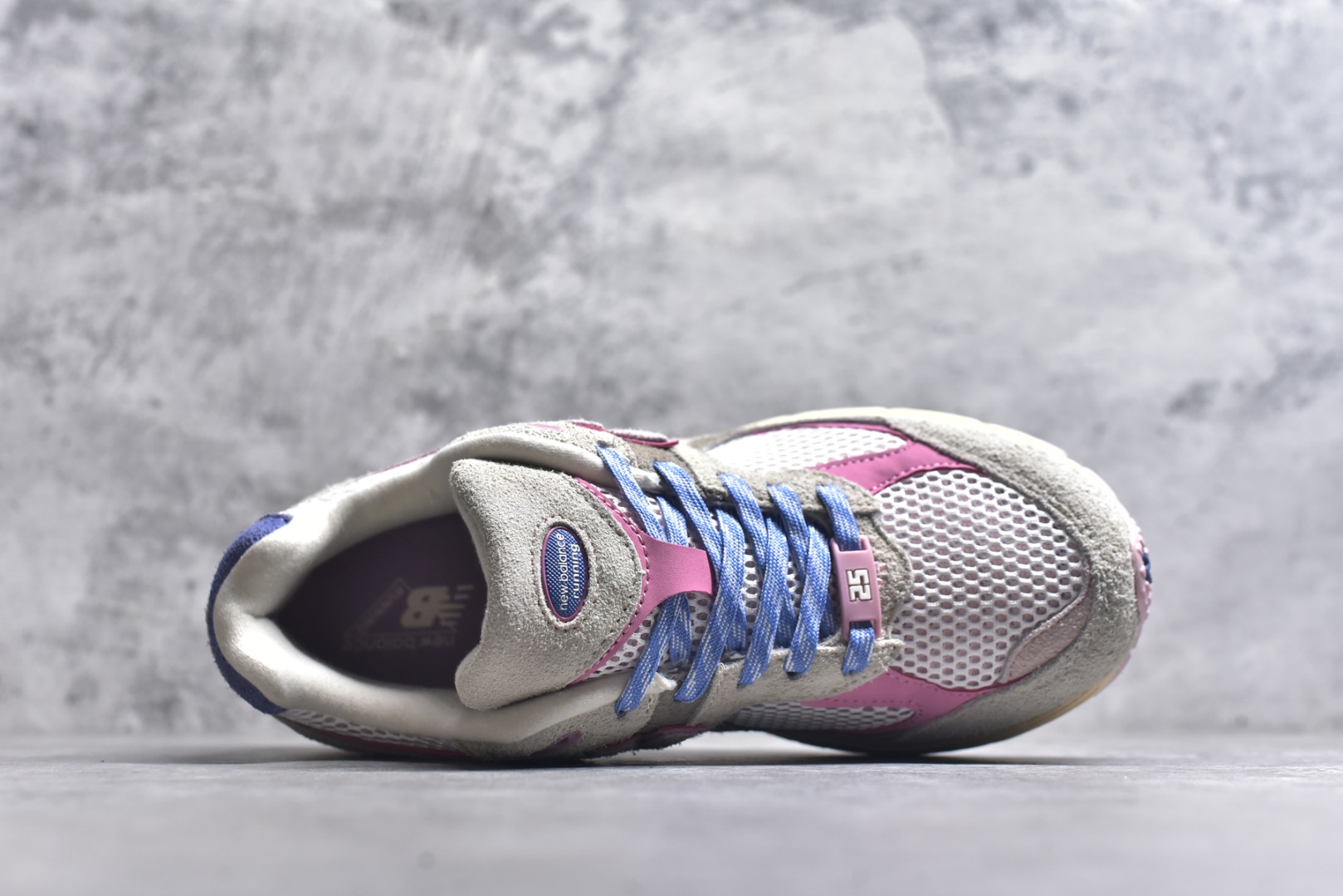 图片[4]-#New Balance NB2002系列 男女休闲慢跑鞋 必备的时髦单品之一 最新出的2002R系列 这款延续了经典科技 升级版N-ERGY缓震物料机能与材质上脚太舒适了 鞋面的柔软麂皮搭配尼龙网布 特别透气而且还复古感 不管是搭配牛仔裤还工装裤都是百搭！小红书众多博主上脚推荐！实拍调校N版已经零色差零失真 百分百还原实物色彩所见即所得 不存在货不对板色差等低级问题 选购参考实物拍摄 不混卖不参货 只用心做好货严格选品 承诺混一赔十 尺码：36 36.5 37 37.5 38 38.5 39.5 40 40.5 41.5 42 42.5 43 44 45-选品中心