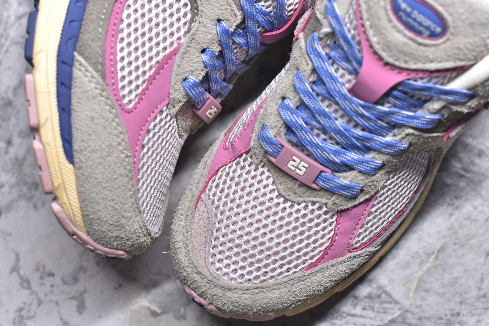 图片[8]-#New Balance NB2002系列 男女休闲慢跑鞋 必备的时髦单品之一 最新出的2002R系列 这款延续了经典科技 升级版N-ERGY缓震物料机能与材质上脚太舒适了 鞋面的柔软麂皮搭配尼龙网布 特别透气而且还复古感 不管是搭配牛仔裤还工装裤都是百搭！小红书众多博主上脚推荐！实拍调校N版已经零色差零失真 百分百还原实物色彩所见即所得 不存在货不对板色差等低级问题 选购参考实物拍摄 不混卖不参货 只用心做好货严格选品 承诺混一赔十 尺码：36 36.5 37 37.5 38 38.5 39.5 40 40.5 41.5 42 42.5 43 44 45-选品中心