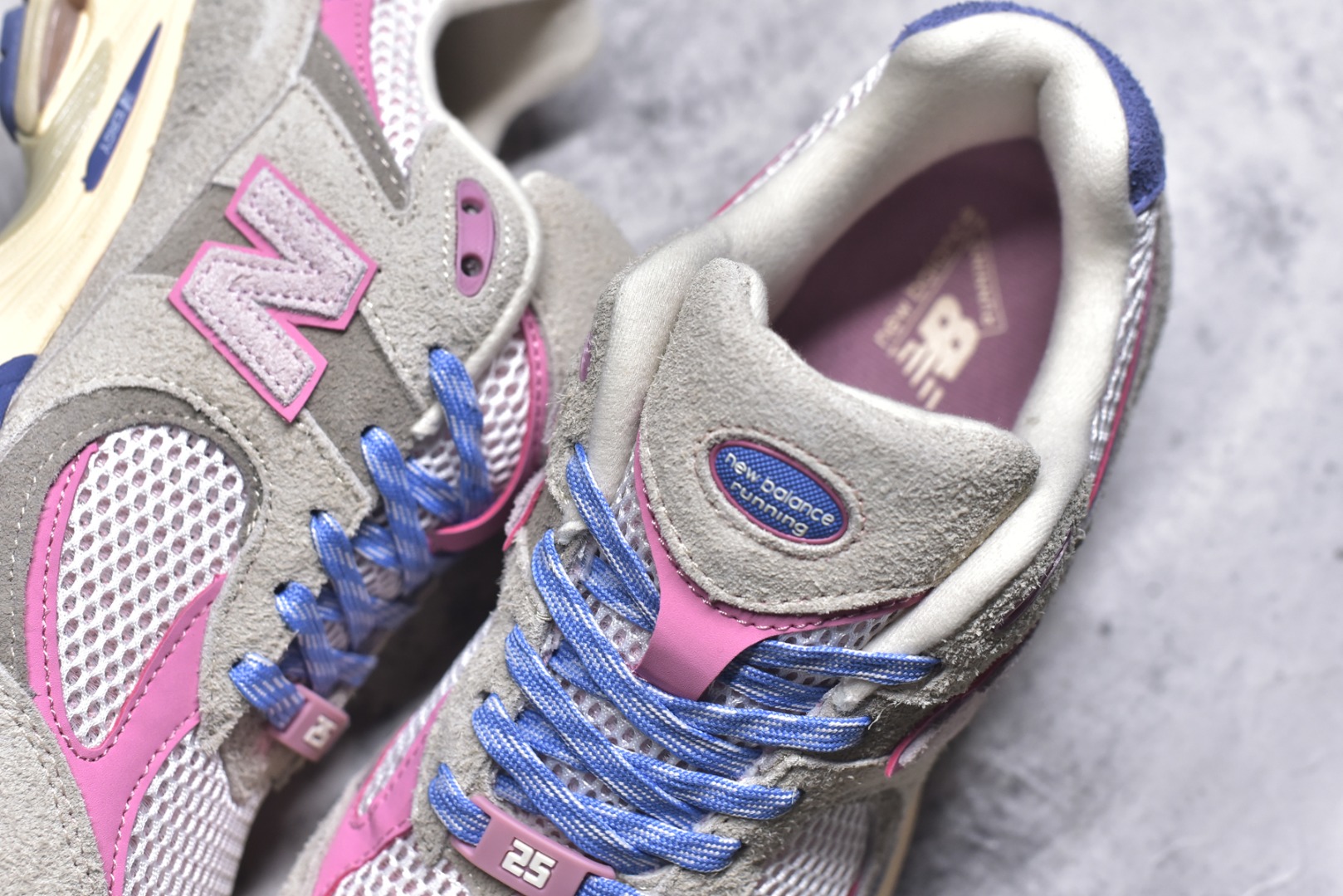 图片[9]-#New Balance NB2002系列 男女休闲慢跑鞋 必备的时髦单品之一 最新出的2002R系列 这款延续了经典科技 升级版N-ERGY缓震物料机能与材质上脚太舒适了 鞋面的柔软麂皮搭配尼龙网布 特别透气而且还复古感 不管是搭配牛仔裤还工装裤都是百搭！小红书众多博主上脚推荐！实拍调校N版已经零色差零失真 百分百还原实物色彩所见即所得 不存在货不对板色差等低级问题 选购参考实物拍摄 不混卖不参货 只用心做好货严格选品 承诺混一赔十 尺码：36 36.5 37 37.5 38 38.5 39.5 40 40.5 41.5 42 42.5 43 44 45-选品中心