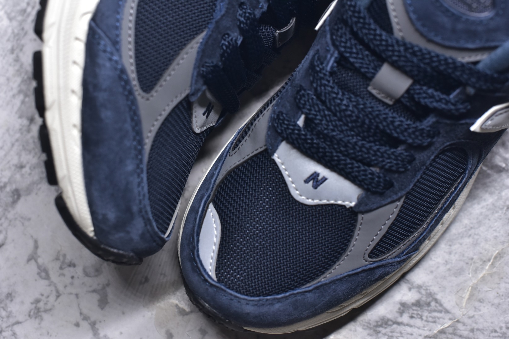 图片[8]-#New Balance NB2002系列 男女休闲慢跑鞋 必备的时髦单品之一 最新出的2002R系列 这款延续了经典科技 升级版N-ERGY缓震物料机能与材质上脚太舒适了 鞋面的柔软麂皮搭配尼龙网布 特别透气而且还复古感 不管是搭配牛仔裤还工装裤都是百搭！小红书众多博主上脚推荐！实拍调校N版已经零色差零失真 百分百还原实物色彩所见即所得 不存在货不对板色差等低级问题 选购参考实物拍摄 不混卖不参货 只用心做好货严格选品 承诺混一赔十 尺码：36 36.5 37 37.5 38 38.5 39.5 40 40.5 41.5 42 42.5 43 44 45-选品中心