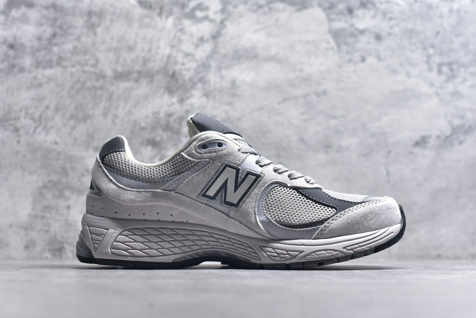 图片[3]-#New Balance NB2002系列 男女休闲慢跑鞋 必备的时髦单品之一 最新出的2002R系列 这款延续了经典科技 升级版N-ERGY缓震物料机能与材质上脚太舒适了 鞋面的柔软麂皮搭配尼龙网布 特别透气而且还复古感 不管是搭配牛仔裤还工装裤都是百搭！小红书众多博主上脚推荐！实拍调校N版已经零色差零失真 百分百还原实物色彩所见即所得 不存在货不对板色差等低级问题 选购参考实物拍摄 不混卖不参货 只用心做好货严格选品 承诺混一赔十 尺码：36 36.5 37 37.5 38 38.5 39.5 40 40.5 41.5 42 42.5 43 44 45-选品中心