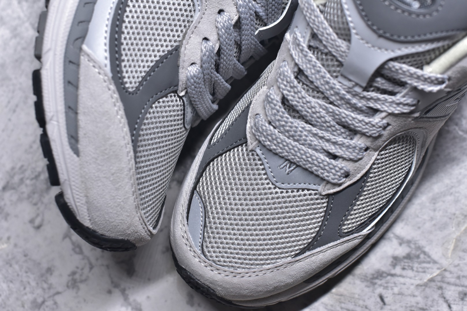 图片[8]-#New Balance NB2002系列 男女休闲慢跑鞋 必备的时髦单品之一 最新出的2002R系列 这款延续了经典科技 升级版N-ERGY缓震物料机能与材质上脚太舒适了 鞋面的柔软麂皮搭配尼龙网布 特别透气而且还复古感 不管是搭配牛仔裤还工装裤都是百搭！小红书众多博主上脚推荐！实拍调校N版已经零色差零失真 百分百还原实物色彩所见即所得 不存在货不对板色差等低级问题 选购参考实物拍摄 不混卖不参货 只用心做好货严格选品 承诺混一赔十 尺码：36 36.5 37 37.5 38 38.5 39.5 40 40.5 41.5 42 42.5 43 44 45-选品中心