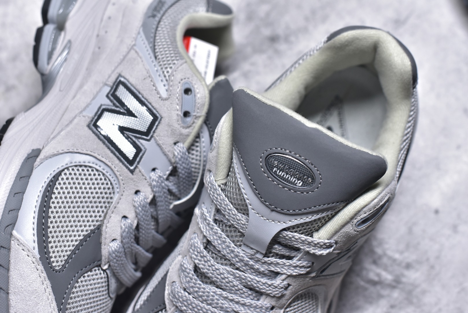 图片[9]-#New Balance NB2002系列 男女休闲慢跑鞋 必备的时髦单品之一 最新出的2002R系列 这款延续了经典科技 升级版N-ERGY缓震物料机能与材质上脚太舒适了 鞋面的柔软麂皮搭配尼龙网布 特别透气而且还复古感 不管是搭配牛仔裤还工装裤都是百搭！小红书众多博主上脚推荐！实拍调校N版已经零色差零失真 百分百还原实物色彩所见即所得 不存在货不对板色差等低级问题 选购参考实物拍摄 不混卖不参货 只用心做好货严格选品 承诺混一赔十 尺码：36 36.5 37 37.5 38 38.5 39.5 40 40.5 41.5 42 42.5 43 44 45-选品中心
