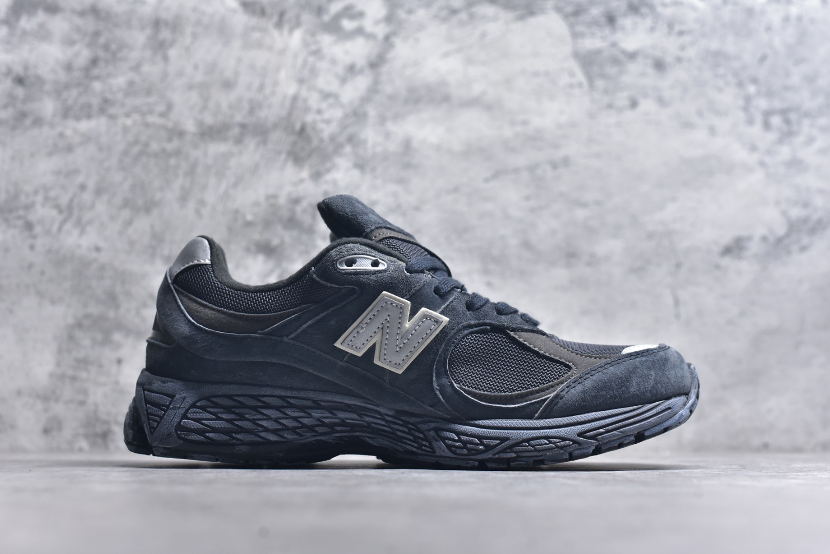 图片[3]-#New Balance NB2002系列 男女休闲慢跑鞋 必备的时髦单品之一 最新出的2002R系列 这款延续了经典科技 升级版N-ERGY缓震物料机能与材质上脚太舒适了 鞋面的柔软麂皮搭配尼龙网布 特别透气而且还复古感 不管是搭配牛仔裤还工装裤都是百搭！小红书众多博主上脚推荐！实拍调校N版已经零色差零失真 百分百还原实物色彩所见即所得 不存在货不对板色差等低级问题 选购参考实物拍摄 不混卖不参货 只用心做好货严格选品 承诺混一赔十 尺码：36 36.5 37 37.5 38 38.5 39.5 40 40.5 41.5 42 42.5 43 44 45-选品中心