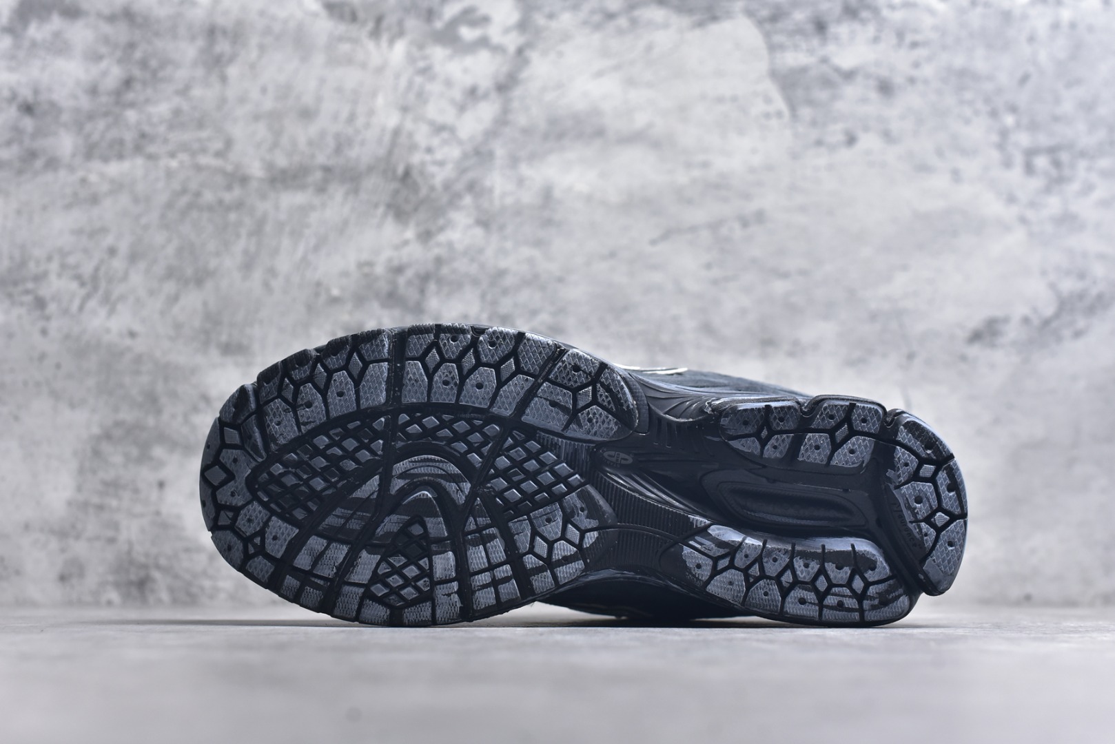 图片[6]-#New Balance NB2002系列 男女休闲慢跑鞋 必备的时髦单品之一 最新出的2002R系列 这款延续了经典科技 升级版N-ERGY缓震物料机能与材质上脚太舒适了 鞋面的柔软麂皮搭配尼龙网布 特别透气而且还复古感 不管是搭配牛仔裤还工装裤都是百搭！小红书众多博主上脚推荐！实拍调校N版已经零色差零失真 百分百还原实物色彩所见即所得 不存在货不对板色差等低级问题 选购参考实物拍摄 不混卖不参货 只用心做好货严格选品 承诺混一赔十 尺码：36 36.5 37 37.5 38 38.5 39.5 40 40.5 41.5 42 42.5 43 44 45-选品中心