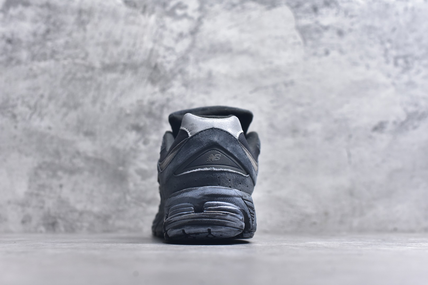 图片[5]-#New Balance NB2002系列 男女休闲慢跑鞋 必备的时髦单品之一 最新出的2002R系列 这款延续了经典科技 升级版N-ERGY缓震物料机能与材质上脚太舒适了 鞋面的柔软麂皮搭配尼龙网布 特别透气而且还复古感 不管是搭配牛仔裤还工装裤都是百搭！小红书众多博主上脚推荐！实拍调校N版已经零色差零失真 百分百还原实物色彩所见即所得 不存在货不对板色差等低级问题 选购参考实物拍摄 不混卖不参货 只用心做好货严格选品 承诺混一赔十 尺码：36 36.5 37 37.5 38 38.5 39.5 40 40.5 41.5 42 42.5 43 44 45-选品中心