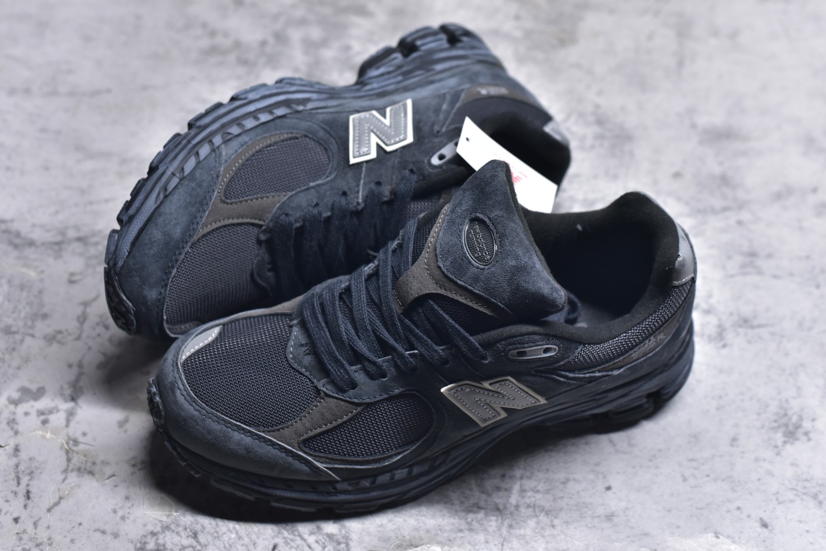 图片[7]-#New Balance NB2002系列 男女休闲慢跑鞋 必备的时髦单品之一 最新出的2002R系列 这款延续了经典科技 升级版N-ERGY缓震物料机能与材质上脚太舒适了 鞋面的柔软麂皮搭配尼龙网布 特别透气而且还复古感 不管是搭配牛仔裤还工装裤都是百搭！小红书众多博主上脚推荐！实拍调校N版已经零色差零失真 百分百还原实物色彩所见即所得 不存在货不对板色差等低级问题 选购参考实物拍摄 不混卖不参货 只用心做好货严格选品 承诺混一赔十 尺码：36 36.5 37 37.5 38 38.5 39.5 40 40.5 41.5 42 42.5 43 44 45-选品中心