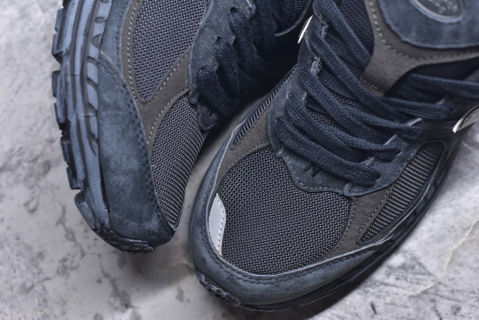 图片[8]-#New Balance NB2002系列 男女休闲慢跑鞋 必备的时髦单品之一 最新出的2002R系列 这款延续了经典科技 升级版N-ERGY缓震物料机能与材质上脚太舒适了 鞋面的柔软麂皮搭配尼龙网布 特别透气而且还复古感 不管是搭配牛仔裤还工装裤都是百搭！小红书众多博主上脚推荐！实拍调校N版已经零色差零失真 百分百还原实物色彩所见即所得 不存在货不对板色差等低级问题 选购参考实物拍摄 不混卖不参货 只用心做好货严格选品 承诺混一赔十 尺码：36 36.5 37 37.5 38 38.5 39.5 40 40.5 41.5 42 42.5 43 44 45-选品中心