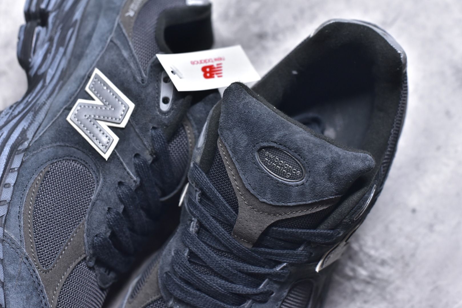 图片[9]-#New Balance NB2002系列 男女休闲慢跑鞋 必备的时髦单品之一 最新出的2002R系列 这款延续了经典科技 升级版N-ERGY缓震物料机能与材质上脚太舒适了 鞋面的柔软麂皮搭配尼龙网布 特别透气而且还复古感 不管是搭配牛仔裤还工装裤都是百搭！小红书众多博主上脚推荐！实拍调校N版已经零色差零失真 百分百还原实物色彩所见即所得 不存在货不对板色差等低级问题 选购参考实物拍摄 不混卖不参货 只用心做好货严格选品 承诺混一赔十 尺码：36 36.5 37 37.5 38 38.5 39.5 40 40.5 41.5 42 42.5 43 44 45-选品中心