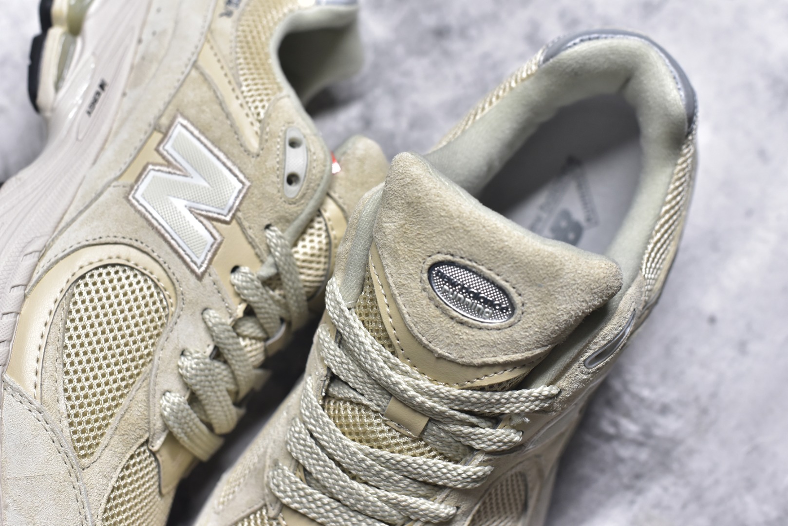 图片[9]-#New Balance NB2002系列 男女休闲慢跑鞋 必备的时髦单品之一 最新出的2002R系列 这款延续了经典科技 升级版N-ERGY缓震物料机能与材质上脚太舒适了 鞋面的柔软麂皮搭配尼龙网布 特别透气而且还复古感 不管是搭配牛仔裤还工装裤都是百搭！小红书众多博主上脚推荐！实拍调校N版已经零色差零失真 百分百还原实物色彩所见即所得 不存在货不对板色差等低级问题 选购参考实物拍摄 不混卖不参货 只用心做好货严格选品 承诺混一赔十 尺码：36 36.5 37 37.5 38 38.5 39.5 40 40.5 41.5 42 42.5 43 44 45-选品中心