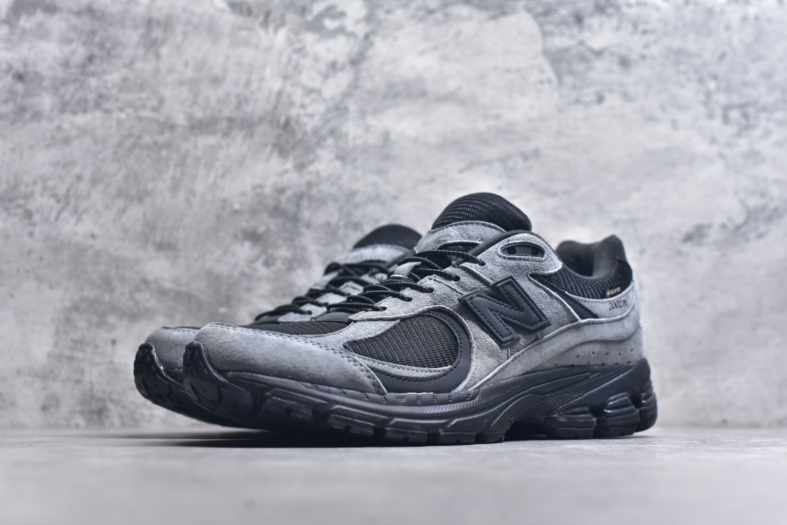 图片[2]-#New Balance NB2002系列 男女休闲慢跑鞋 必备的时髦单品之一 最新出的2002R系列 这款延续了经典科技 升级版N-ERGY缓震物料机能与材质上脚太舒适了 鞋面的柔软麂皮搭配尼龙网布 特别透气而且还复古感 不管是搭配牛仔裤还工装裤都是百搭！小红书众多博主上脚推荐！实拍调校N版已经零色差零失真 百分百还原实物色彩所见即所得 不存在货不对板色差等低级问题 选购参考实物拍摄 不混卖不参货 只用心做好货严格选品 承诺混一赔十 尺码：36 36.5 37 37.5 38 38.5 39.5 40 40.5 41.5 42 42.5 43 44 45-选品中心