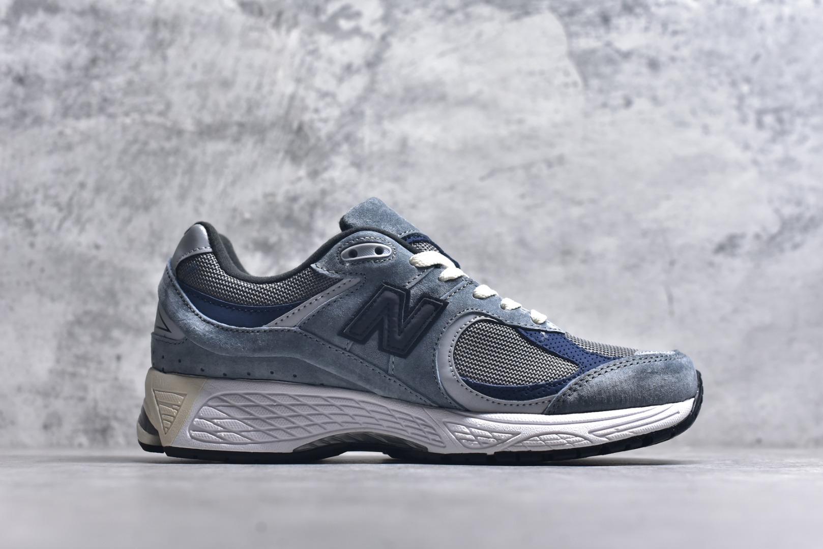 图片[3]-#New Balance NB2002系列 男女休闲慢跑鞋 必备的时髦单品之一 最新出的2002R系列 这款延续了经典科技 升级版N-ERGY缓震物料机能与材质上脚太舒适了 鞋面的柔软麂皮搭配尼龙网布 特别透气而且还复古感 不管是搭配牛仔裤还工装裤都是百搭！小红书众多博主上脚推荐！实拍调校N版已经零色差零失真 百分百还原实物色彩所见即所得 不存在货不对板色差等低级问题 选购参考实物拍摄 不混卖不参货 只用心做好货严格选品 承诺混一赔十 尺码：36 36.5 37 37.5 38 38.5 39.5 40 40.5 41.5 42 42.5 43 44 45-选品中心