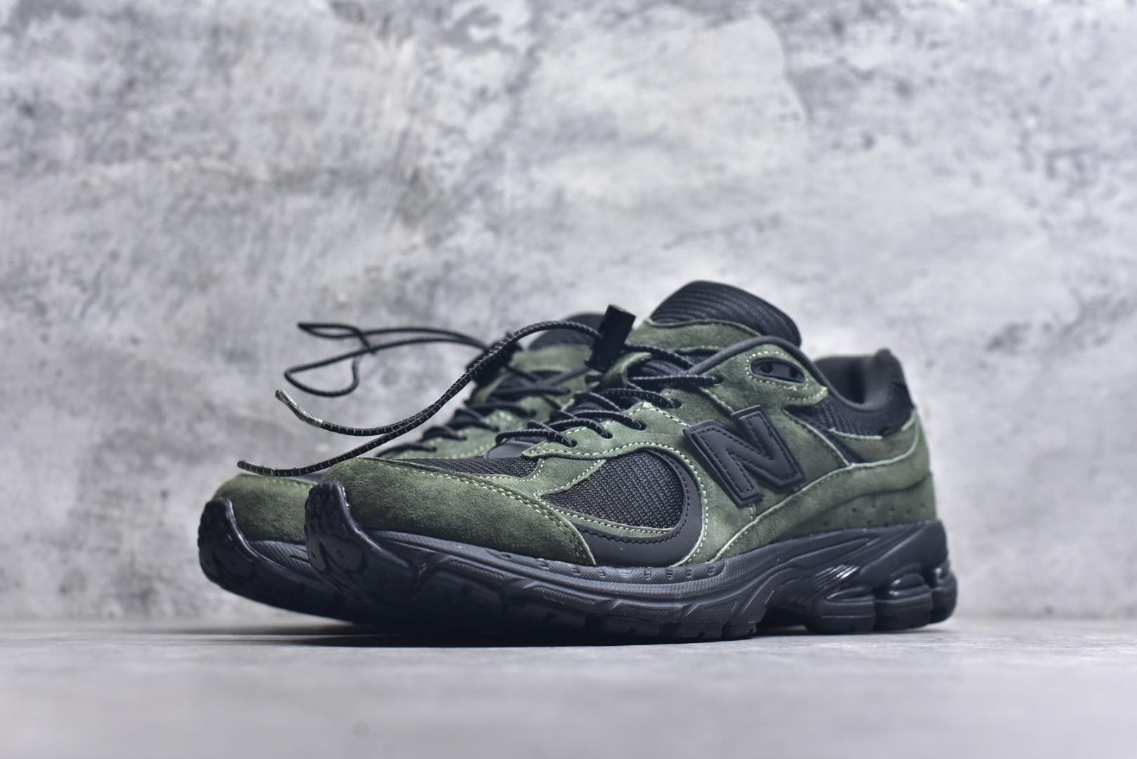 图片[2]-#New Balance NB2002系列 男女休闲慢跑鞋 必备的时髦单品之一 最新出的2002R系列 这款延续了经典科技 升级版N-ERGY缓震物料机能与材质上脚太舒适了 鞋面的柔软麂皮搭配尼龙网布 特别透气而且还复古感 不管是搭配牛仔裤还工装裤都是百搭！小红书众多博主上脚推荐！实拍调校N版已经零色差零失真 百分百还原实物色彩所见即所得 不存在货不对板色差等低级问题 选购参考实物拍摄 不混卖不参货 只用心做好货严格选品 承诺混一赔十 尺码：36 36.5 37 37.5 38 38.5 39.5 40 40.5 41.5 42 42.5 43 44 45-选品中心