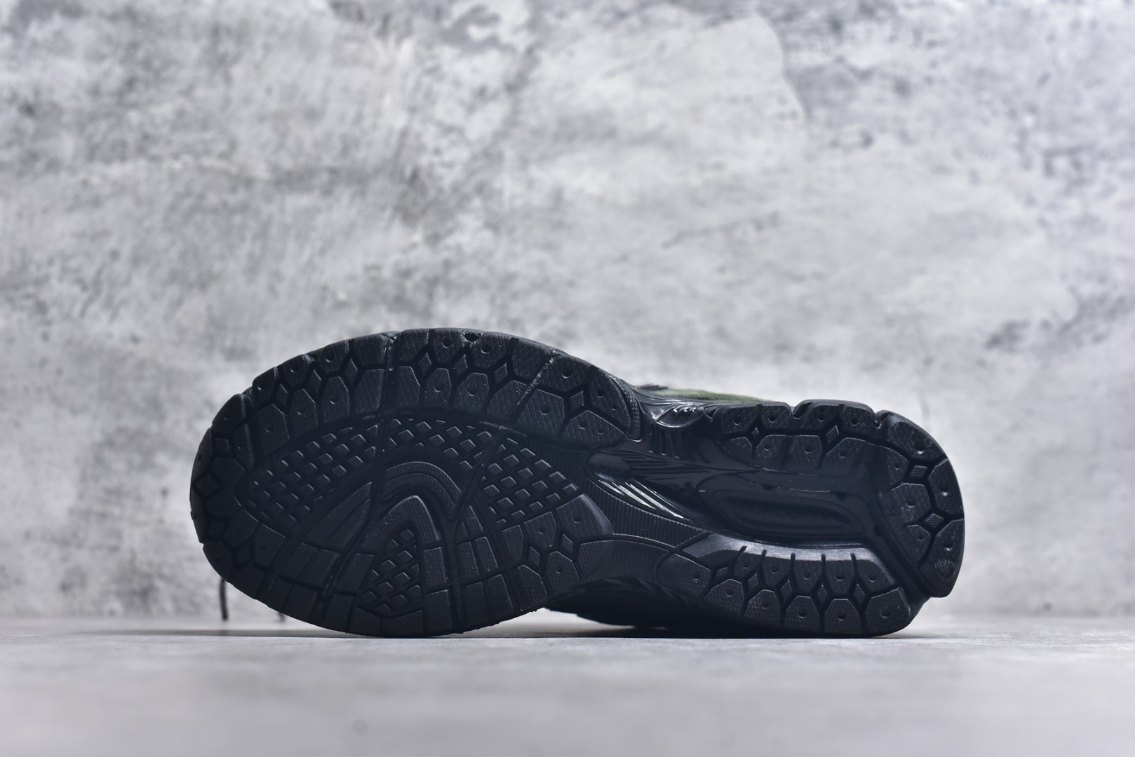 图片[6]-#New Balance NB2002系列 男女休闲慢跑鞋 必备的时髦单品之一 最新出的2002R系列 这款延续了经典科技 升级版N-ERGY缓震物料机能与材质上脚太舒适了 鞋面的柔软麂皮搭配尼龙网布 特别透气而且还复古感 不管是搭配牛仔裤还工装裤都是百搭！小红书众多博主上脚推荐！实拍调校N版已经零色差零失真 百分百还原实物色彩所见即所得 不存在货不对板色差等低级问题 选购参考实物拍摄 不混卖不参货 只用心做好货严格选品 承诺混一赔十 尺码：36 36.5 37 37.5 38 38.5 39.5 40 40.5 41.5 42 42.5 43 44 45-选品中心