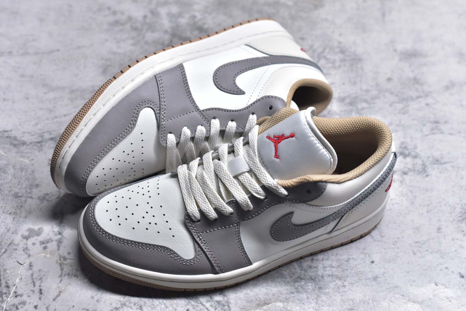 图片[7]-#Air Jordan AJ1 Low 低帮 553558-169 终端优势供应 市面中低帮最具代表性版本没有之一 口碑大厂出品 品控大底版型不断改良更新 全套原纸板楦头开发 确保原汁原味 完美呈现版型 完美零毛边处理 原厂内置全掌气垫 价格定位良心 平台专用代工流水线出品 一眼公司既视感 拿到手的一瞬间就与众不同 碾压市面所有版本 全部原鞋开发 每一个配色都会采购原鞋确认细节 打破市面看图做货无好货之说 尺码：35.5 36 36.5 37.5 38 38.5 39 40 40.5 41 42 42.5 43 44 44.5 45 46-选品中心