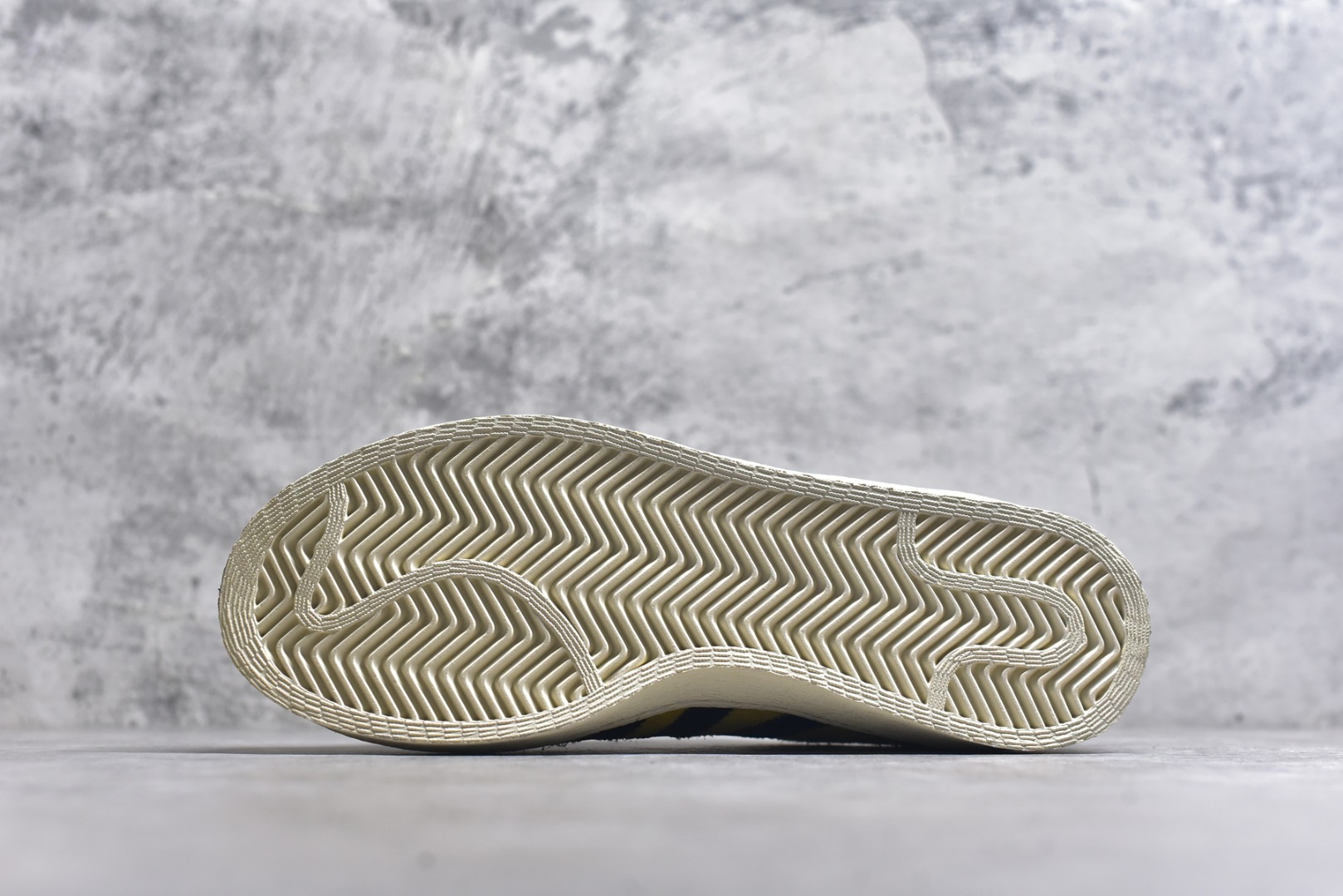 图片[6]-#Bruce Lee x AD 阿迪 联名款低帮休闲板鞋 JR1597 头部一线大厂出品 高端外贸零售专供品质 尺码：36 36.5 37 38 38.5 39 40 40.5 41 42 42.5 43 44 44.5 45-选品中心